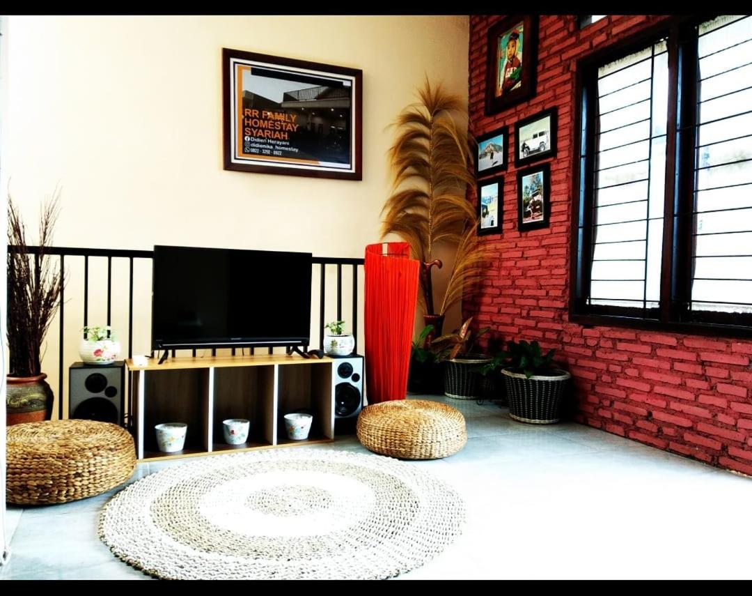 RR Family Homestay Syariah Batu - Property Image 8