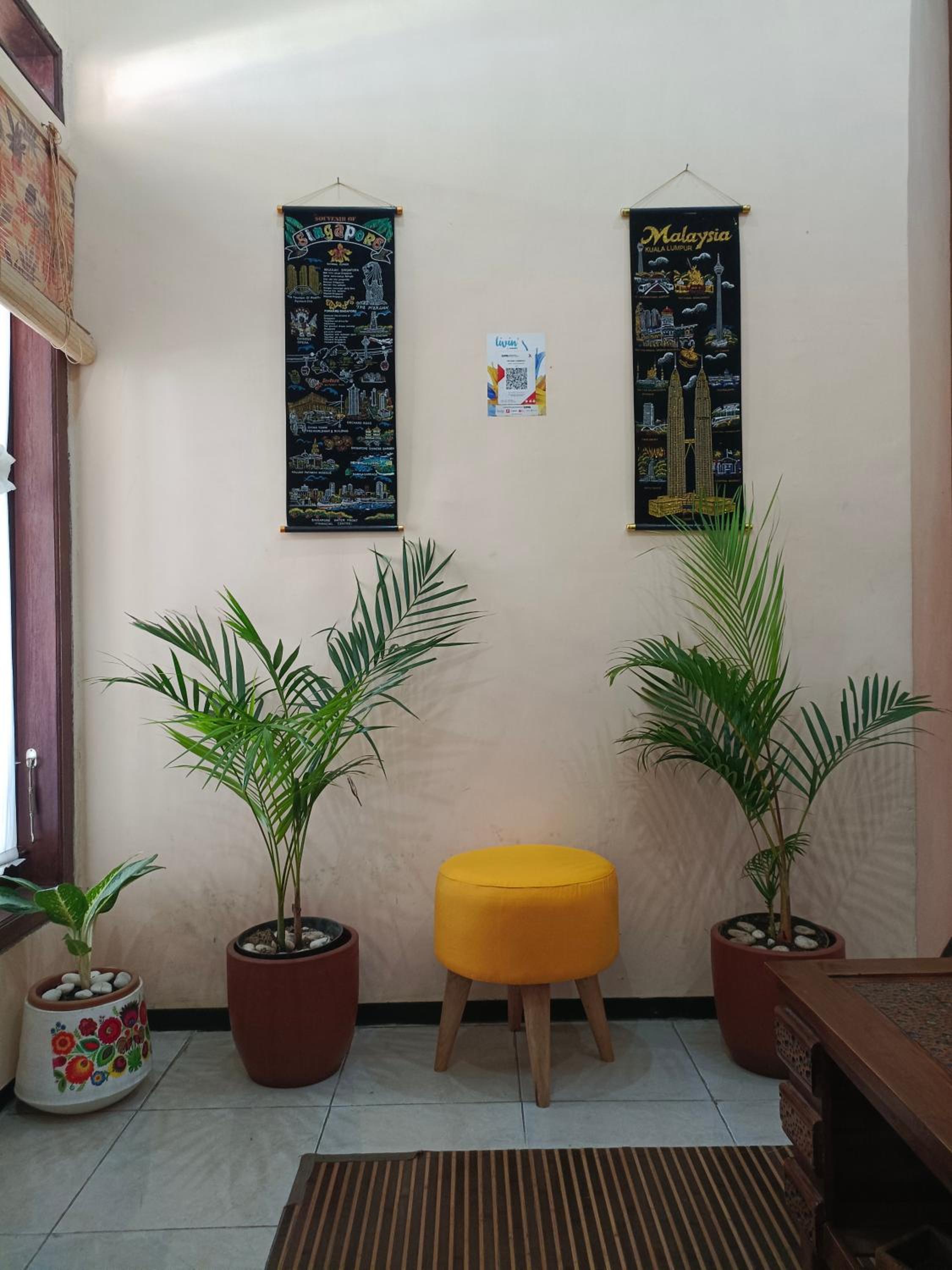 RR Family Homestay Syariah Batu - Property Image 9