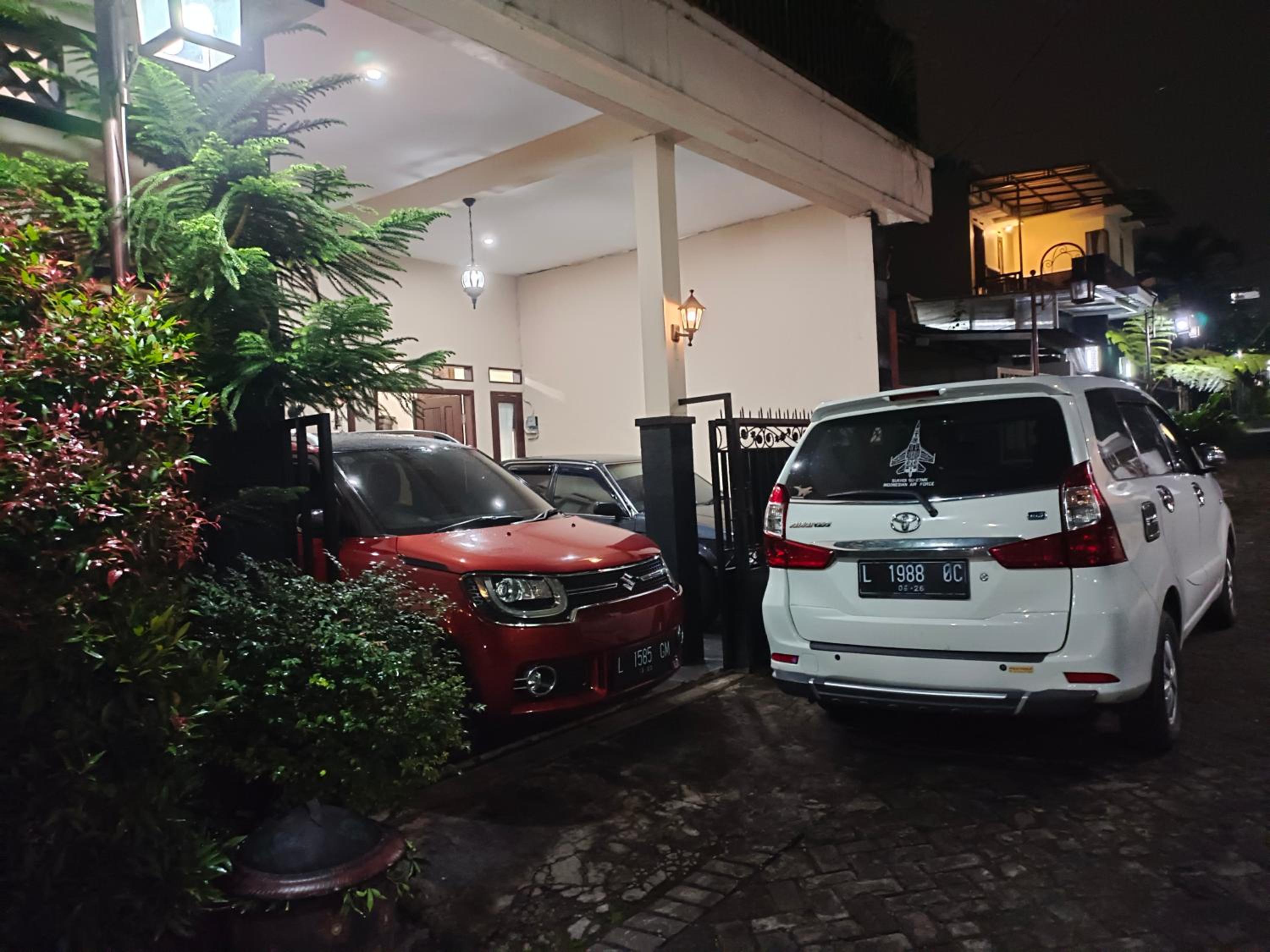 RR Family Homestay Syariah Batu - Property Image 12