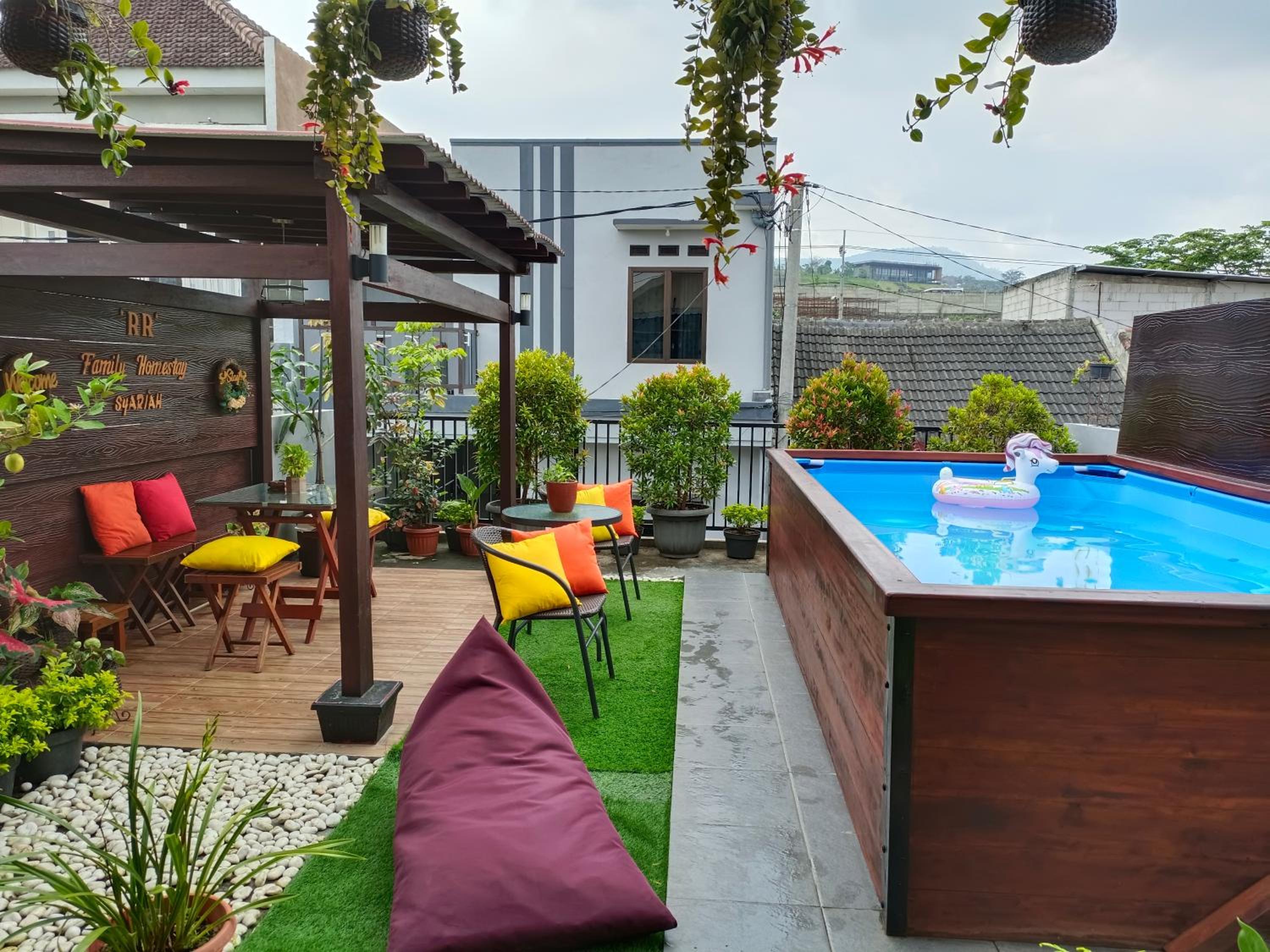 RR Family Homestay Syariah Batu - Property Image 13