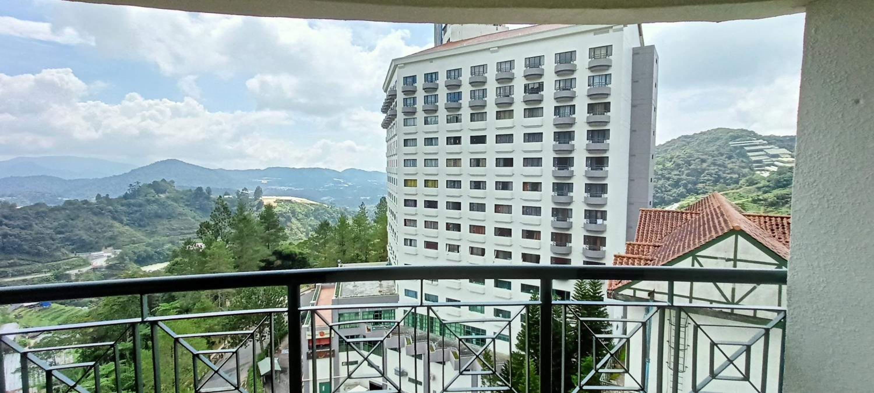 BIG BIG apartment @ Equatorial Hill Resort photo 3