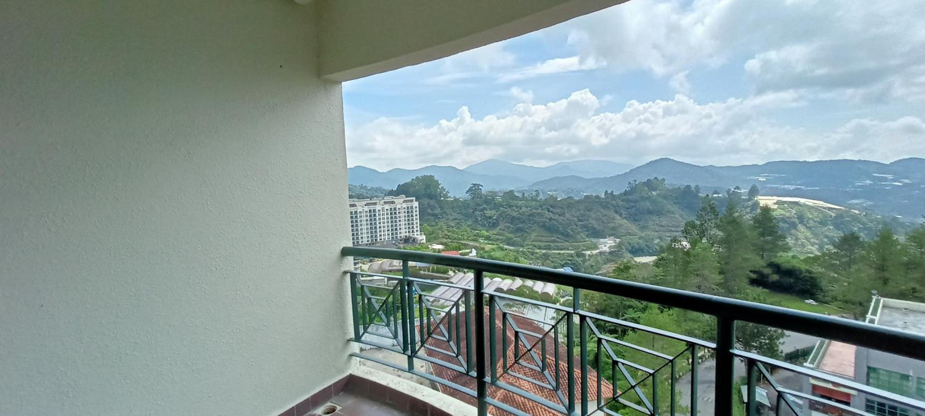 BIG BIG apartment @ Equatorial Hill Resort photo 4