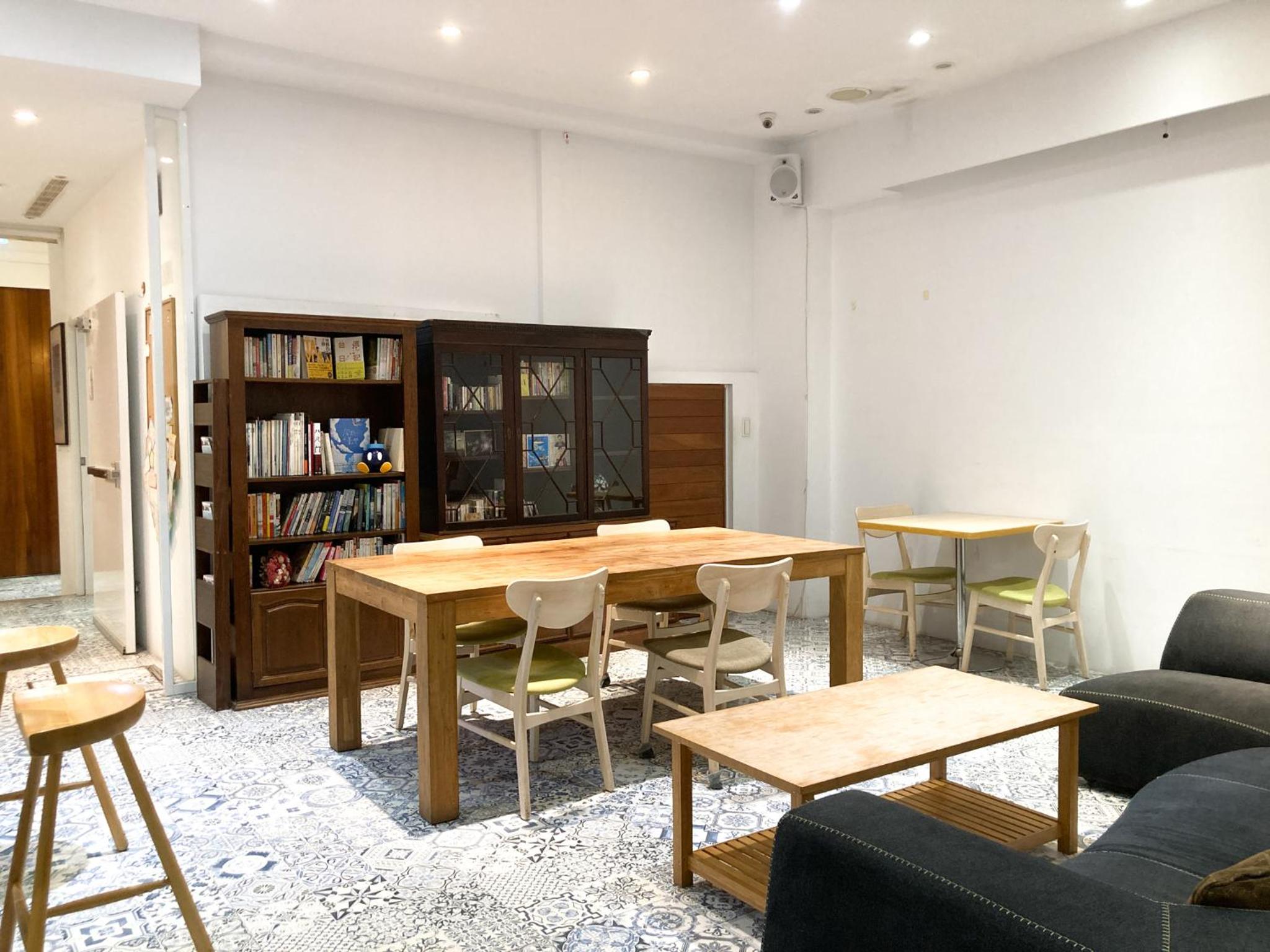 4Plus Hostel