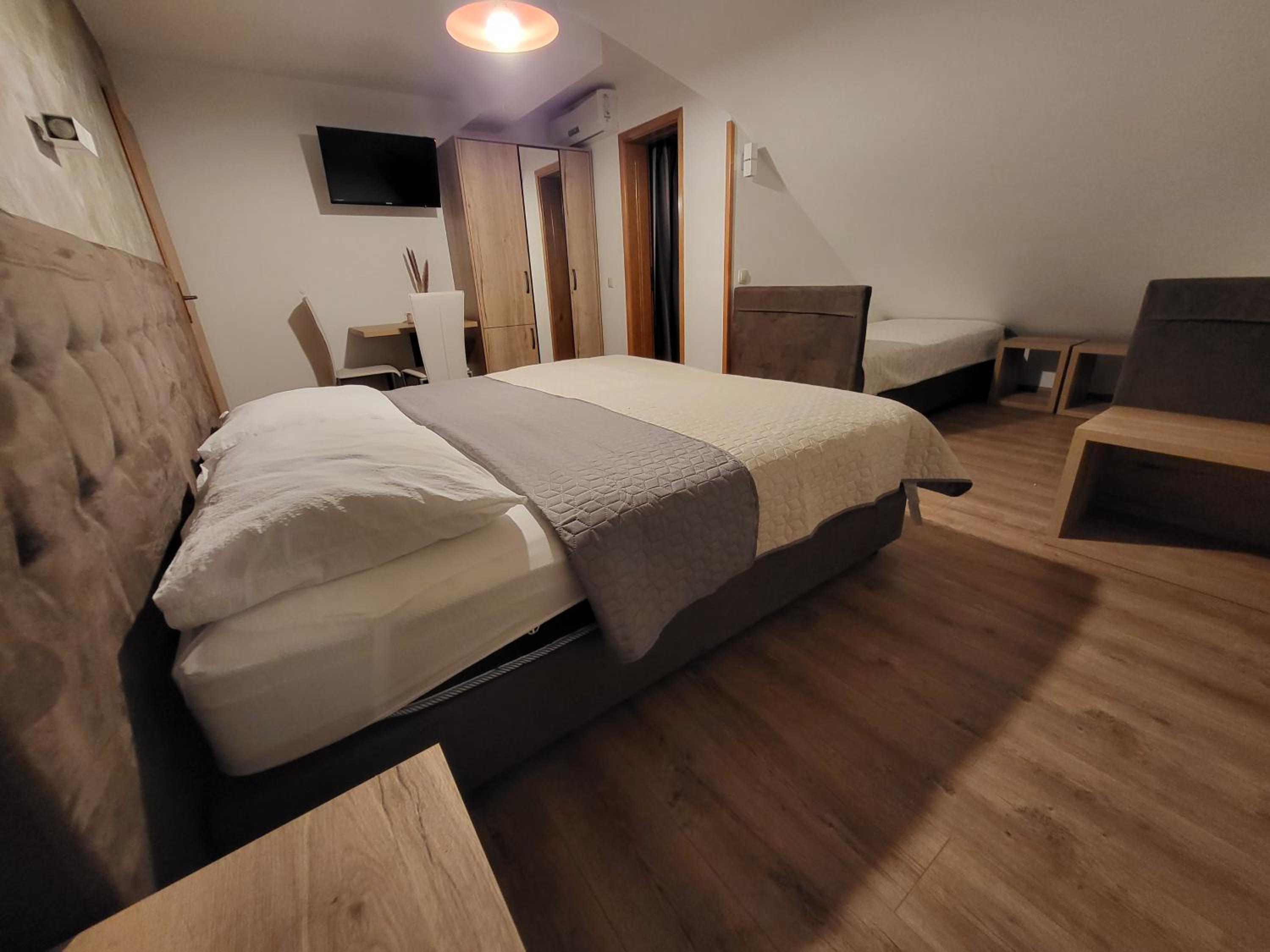 Photo 6