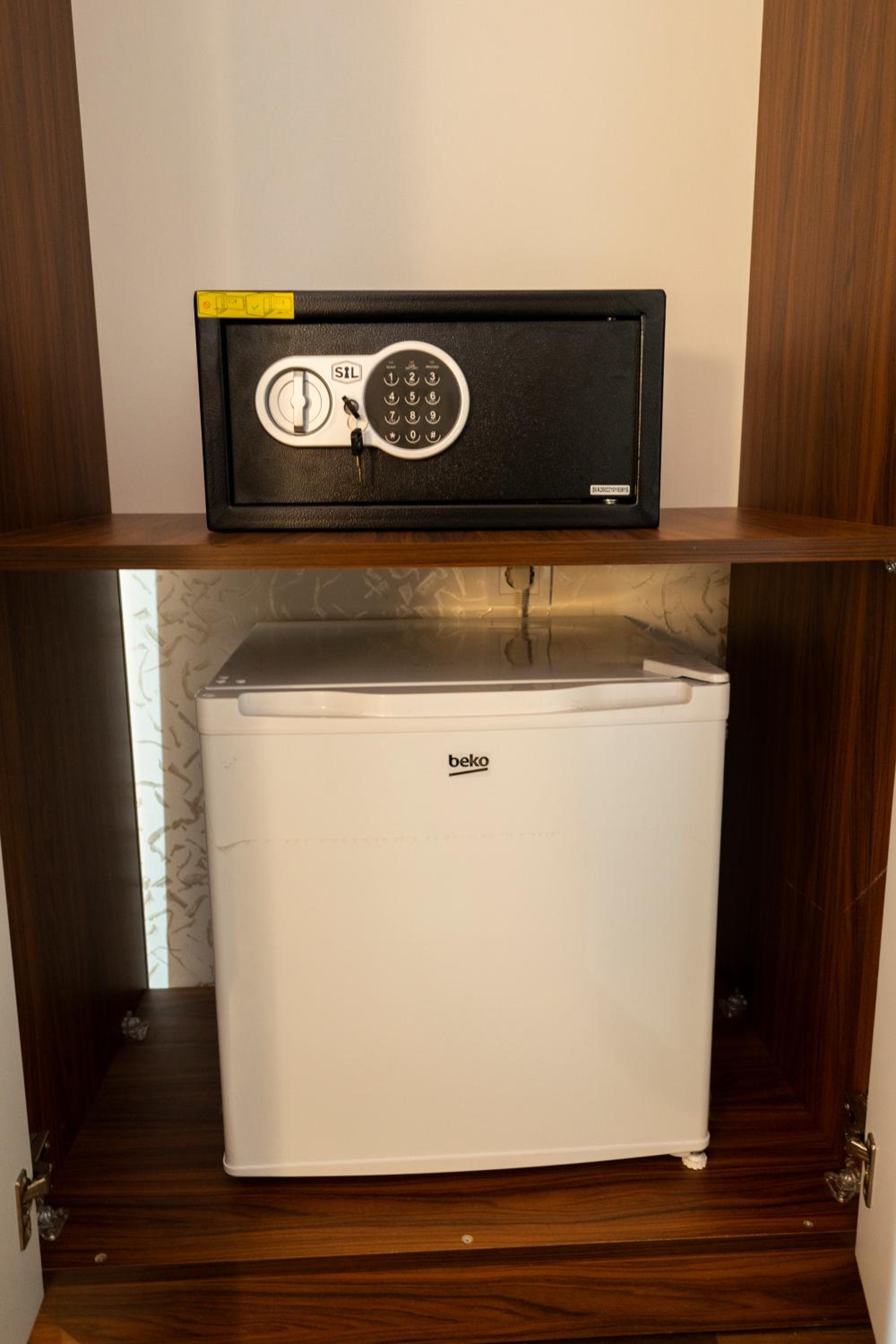 Candy Otel - Image 54