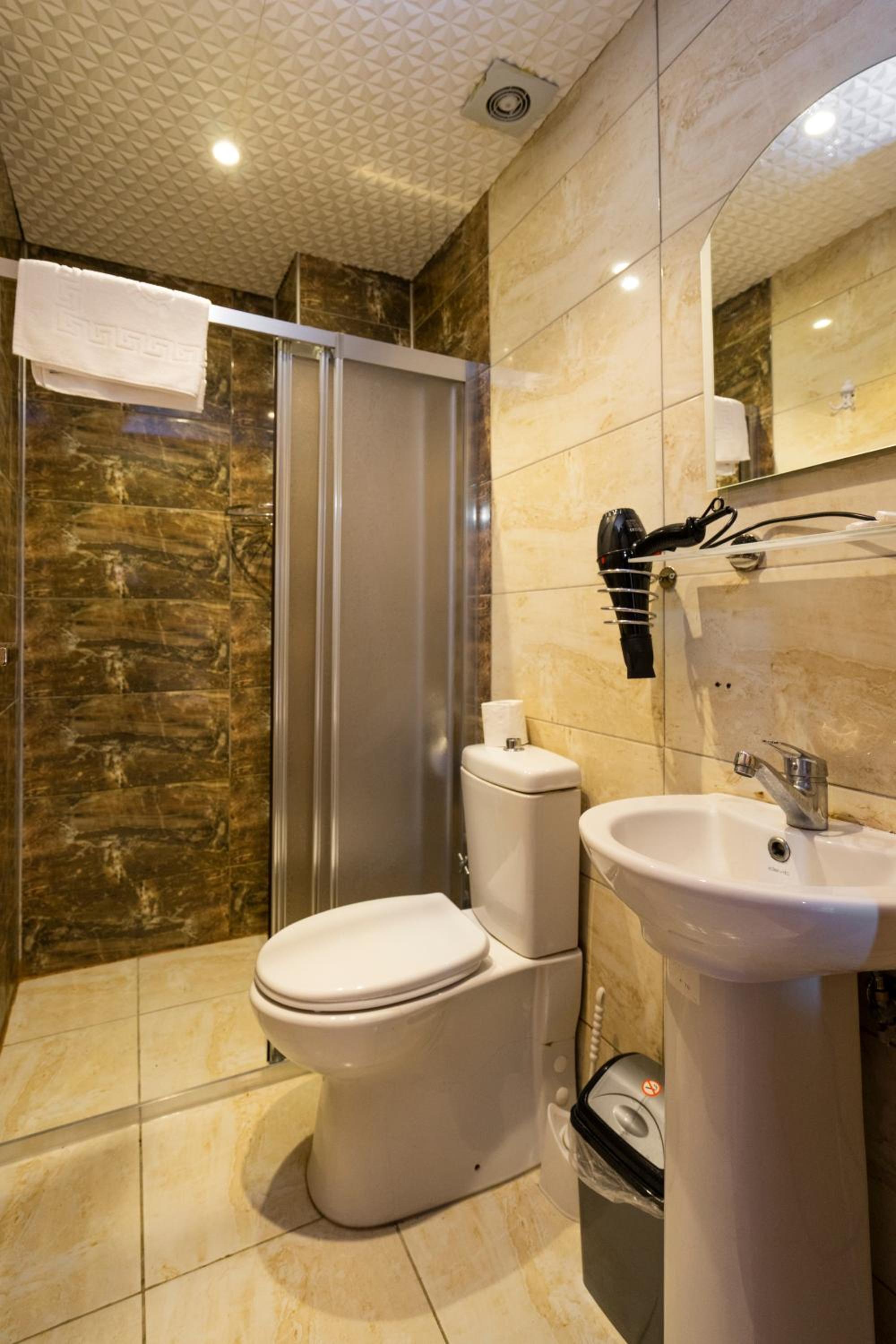 Candy Otel - Image 53