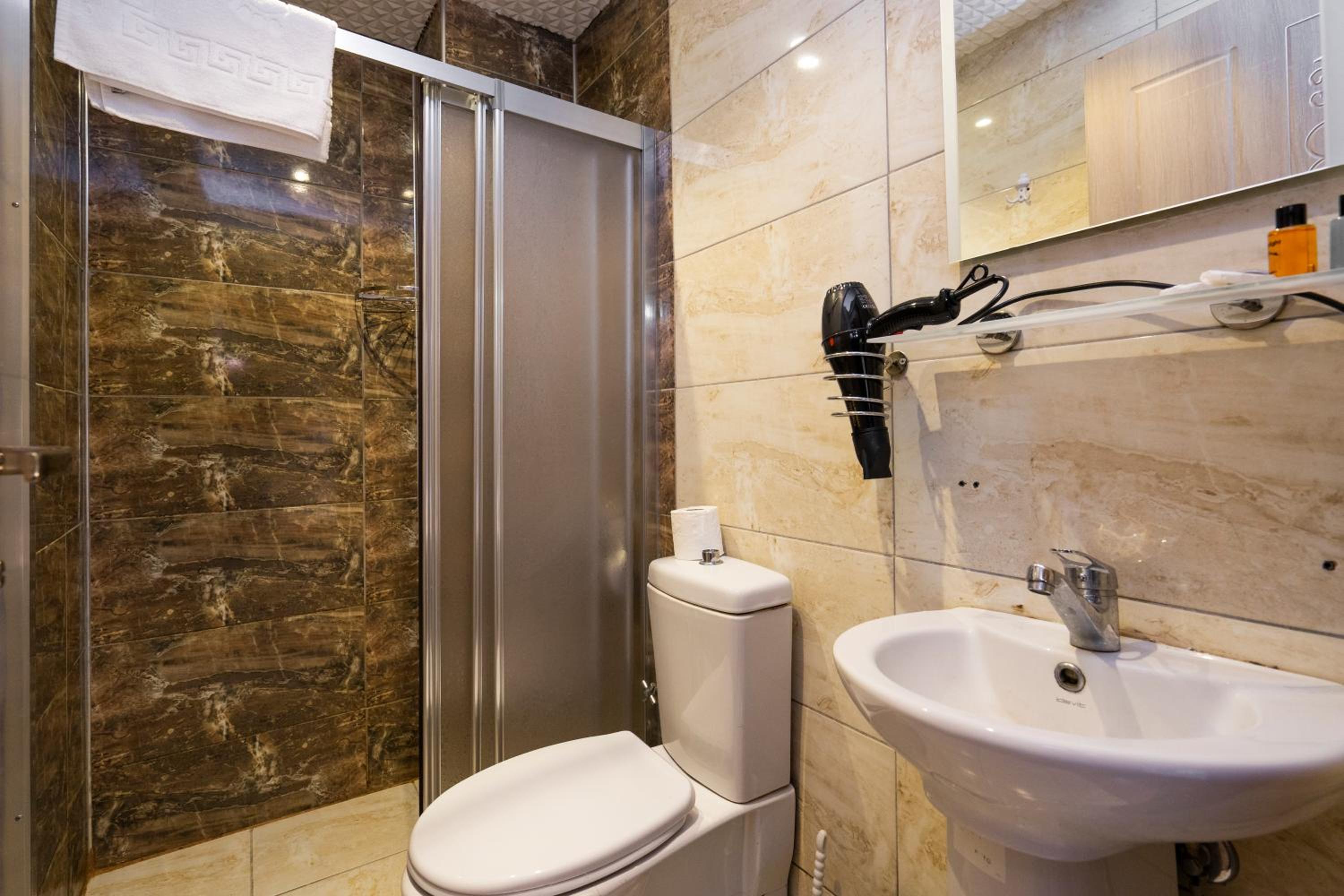 Candy Otel - Image 52