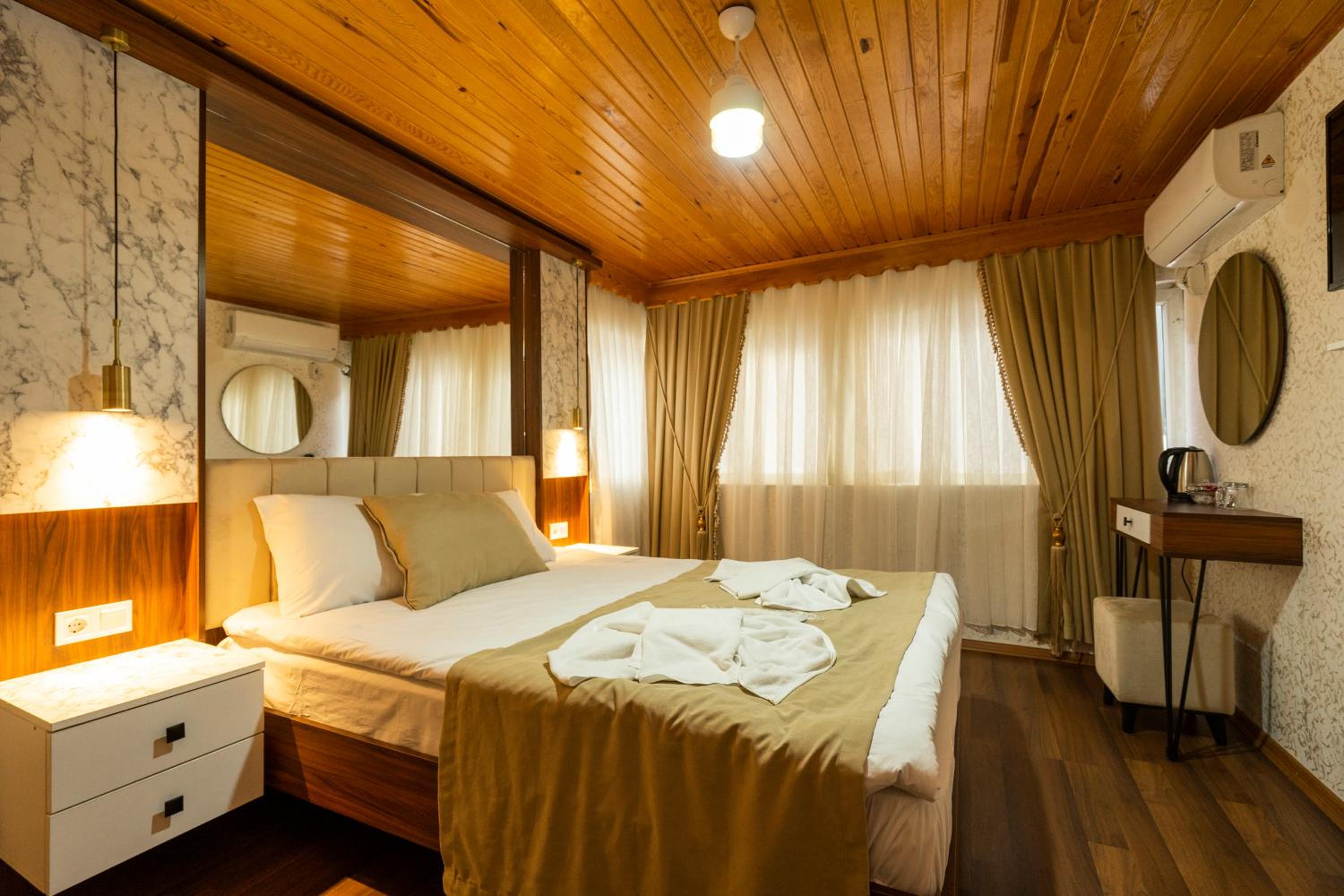 Candy Otel - Image 58