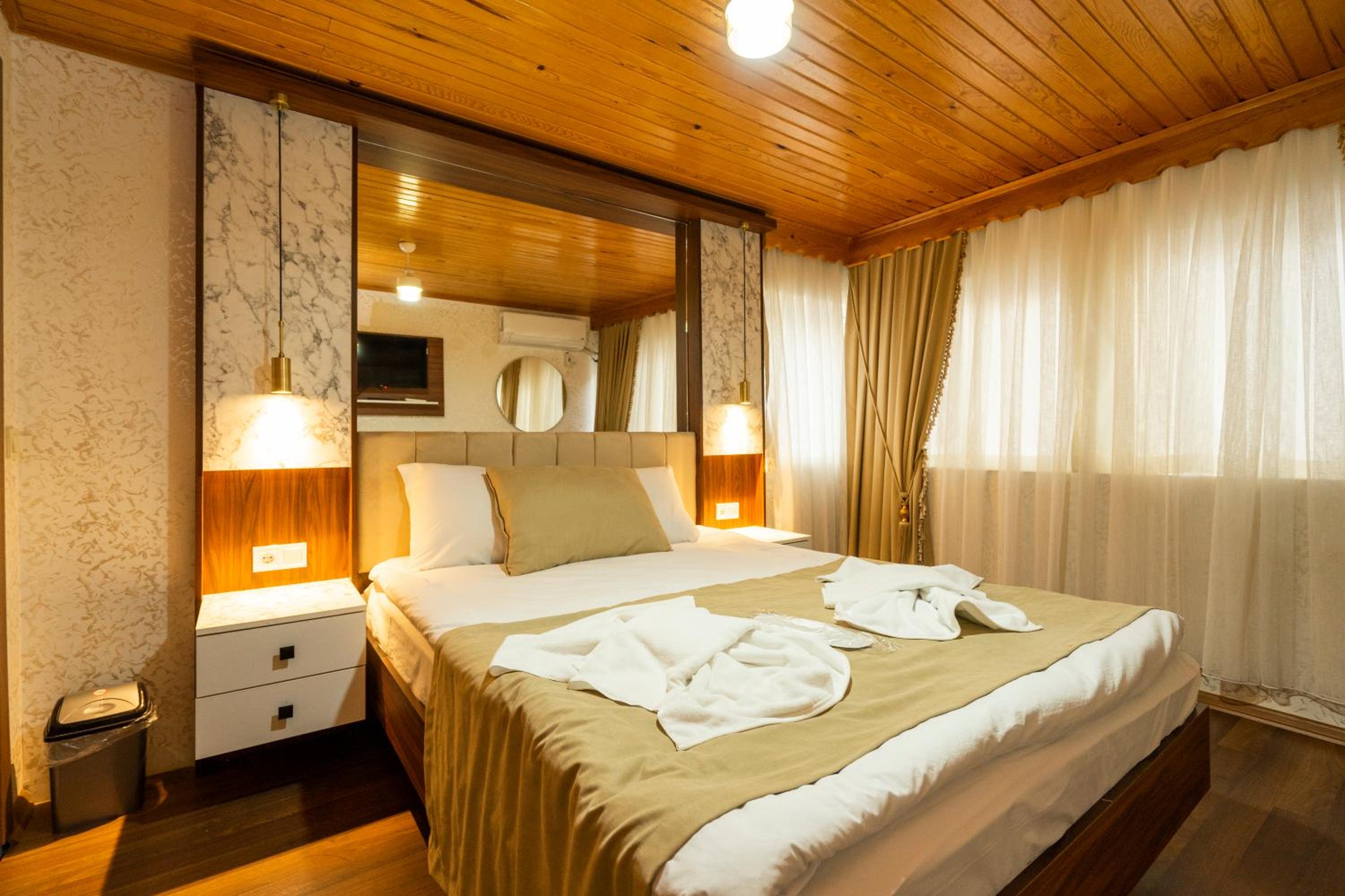 Candy Otel - Image 57