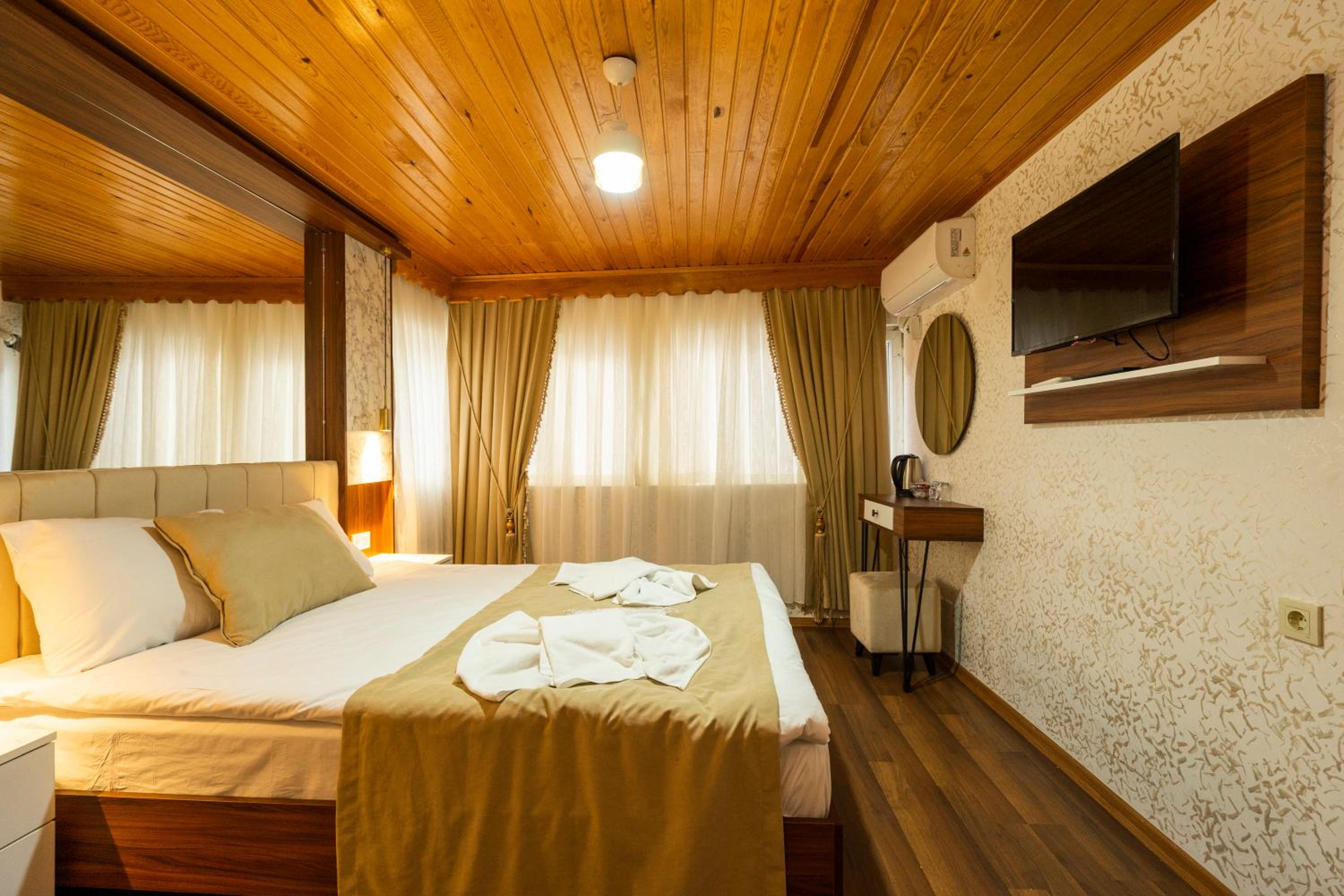 Candy Otel - Image 56