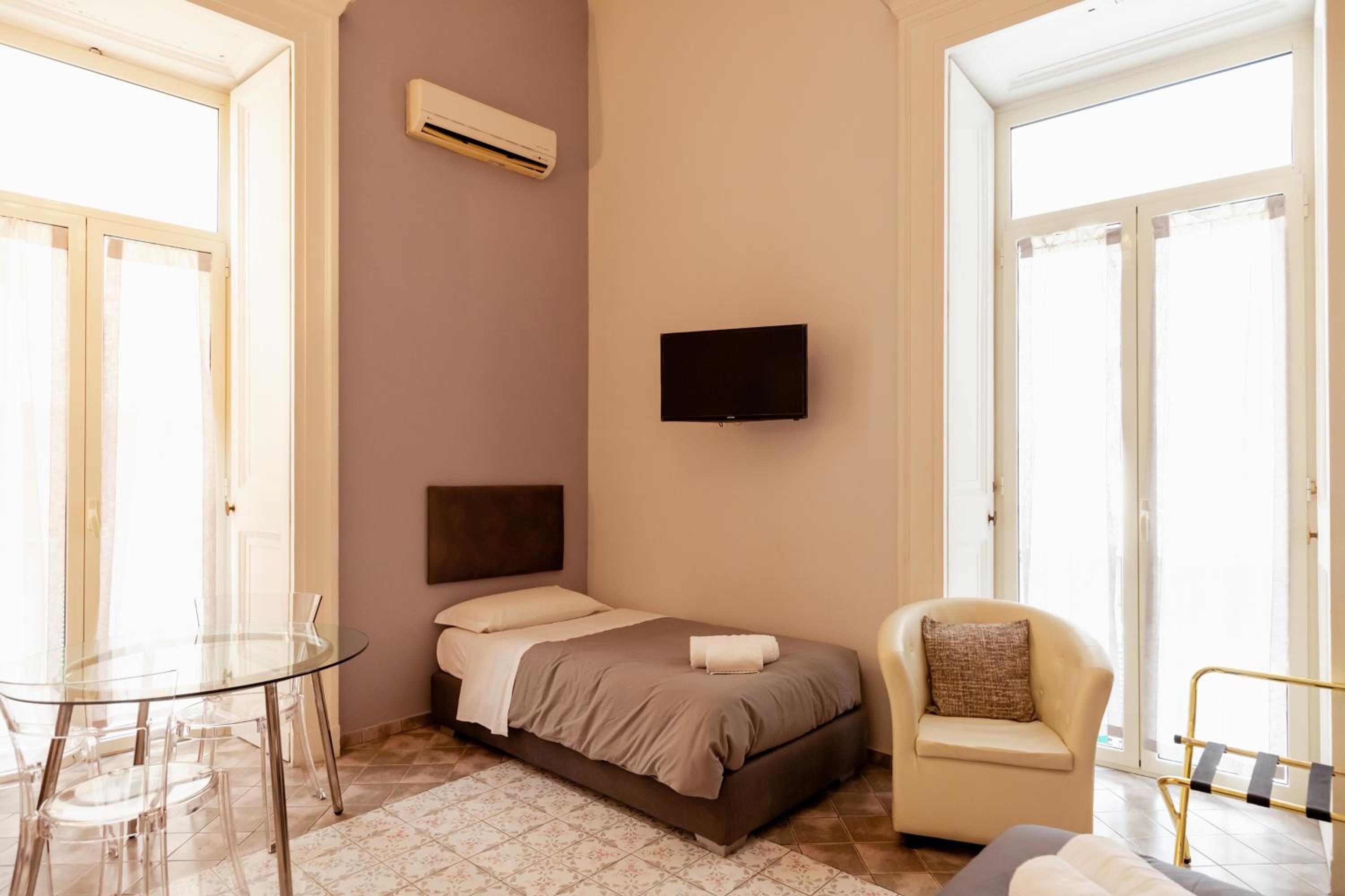 Suites Trinità in Toledo street
