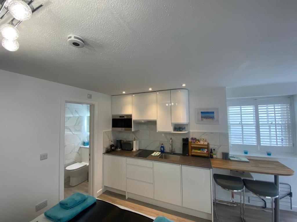 Sweet Caroline - luxury studio stone’s throw from Mousehole harbour view 5
