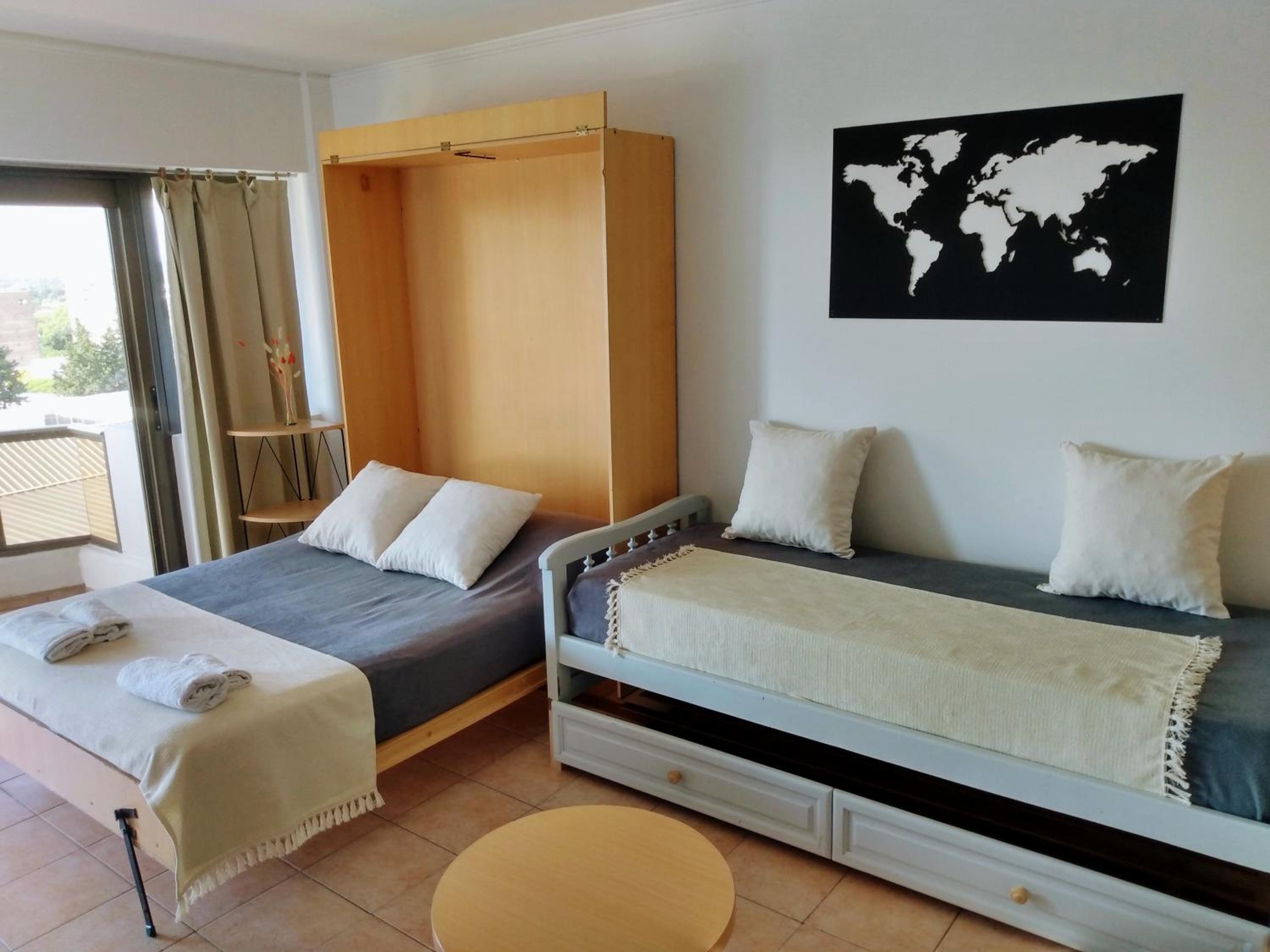 -Excelente departamento, a metros del Shopping Paso del Paraná, vista al río Paraná, cochera techada privada - silencio - ideal para descansar - barrio res