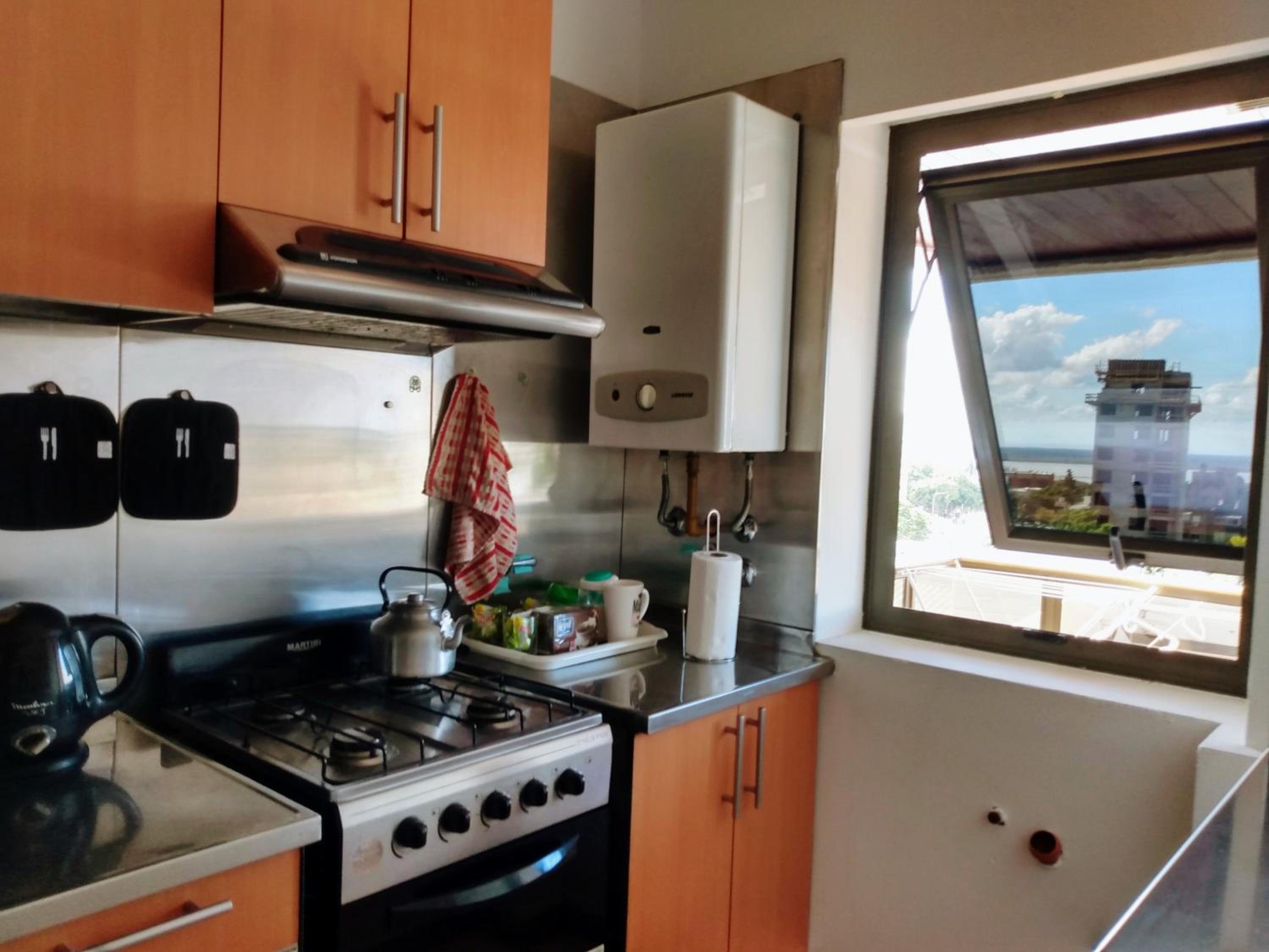 -Excelente departamento, a metros del Shopping Paso del Paraná, vista al río Paraná, cochera techada privada - silencio - ideal para descansar - barrio res