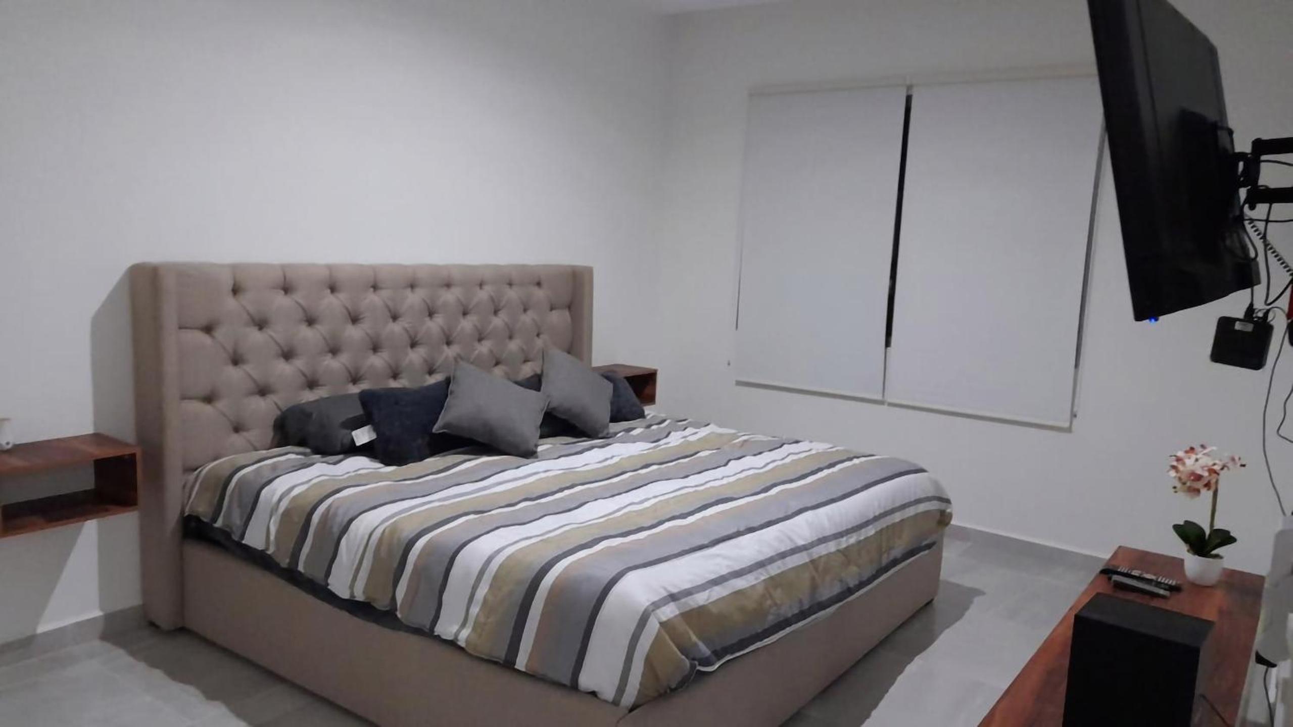 Gorgeous Apartment HOEStel Long Island!