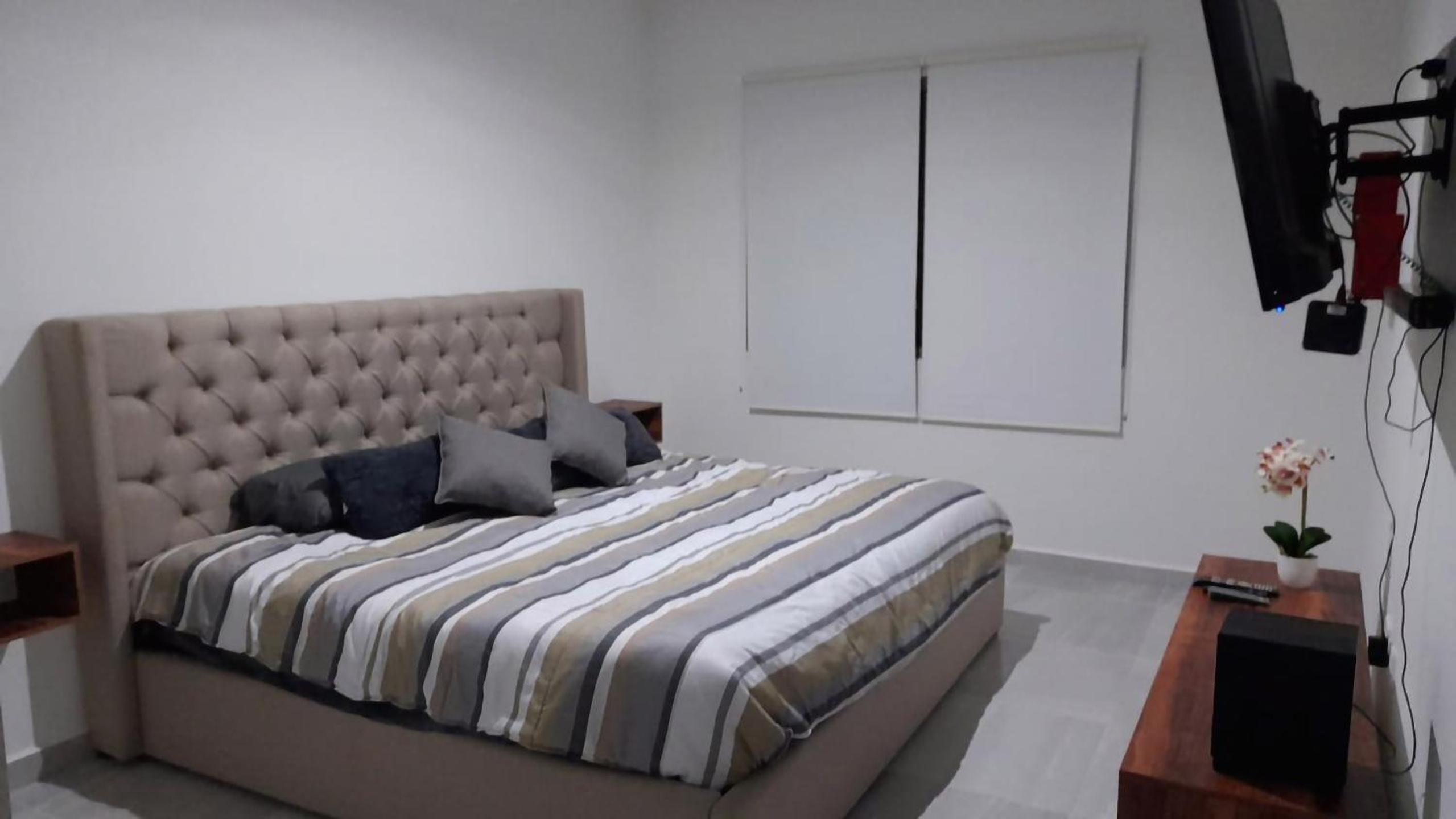 Gorgeous Apartment HOEStel Long Island!