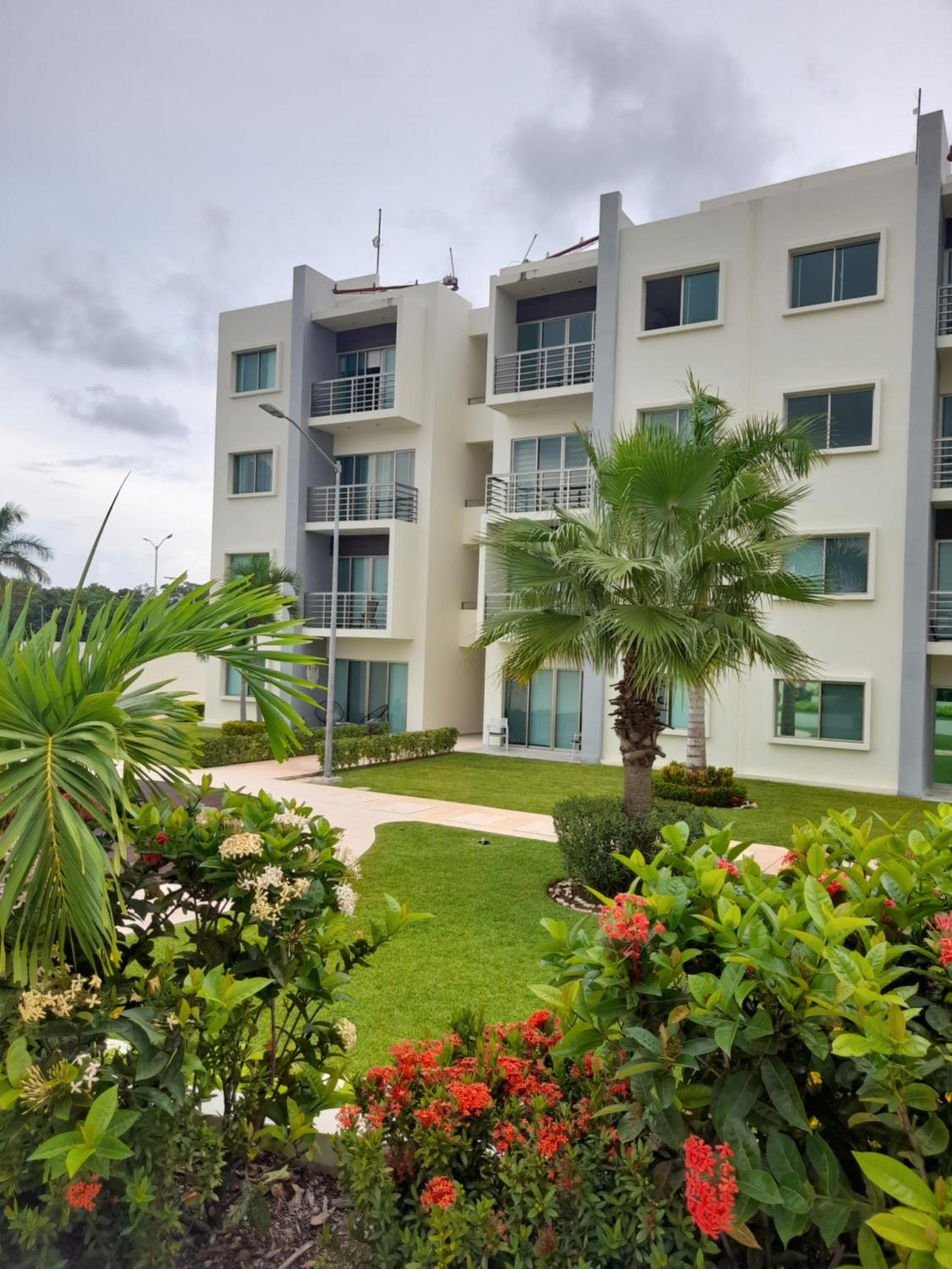 Gorgeous Apartment HOEStel Long Island!