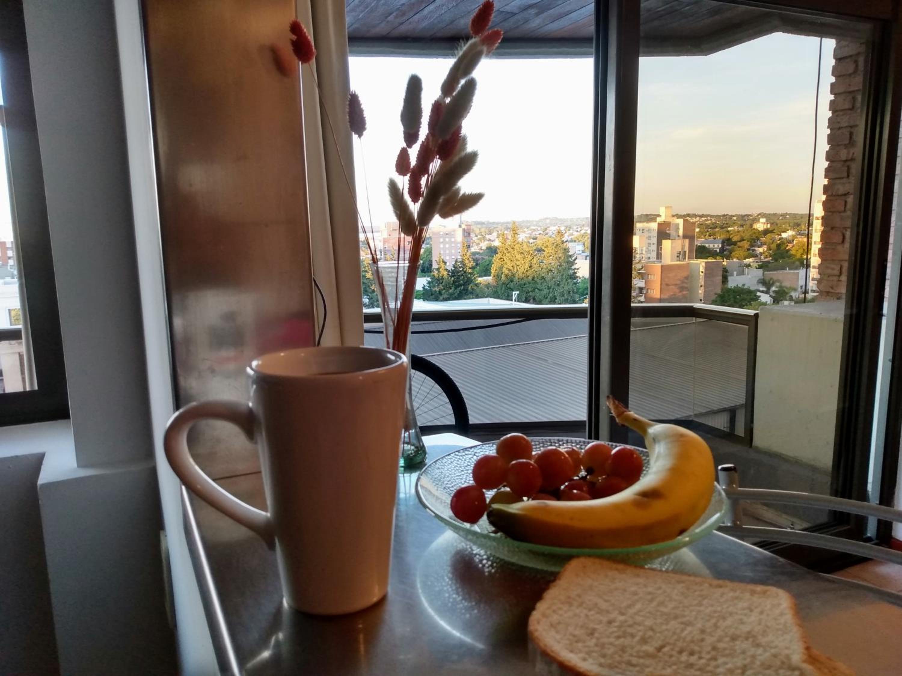 -Excelente departamento, a metros del Shopping Paso del Paraná, vista al río Paraná, cochera techada privada - silencio - ideal para descansar - barrio res