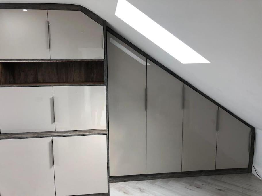 Modern Family Home in Greater London view 5