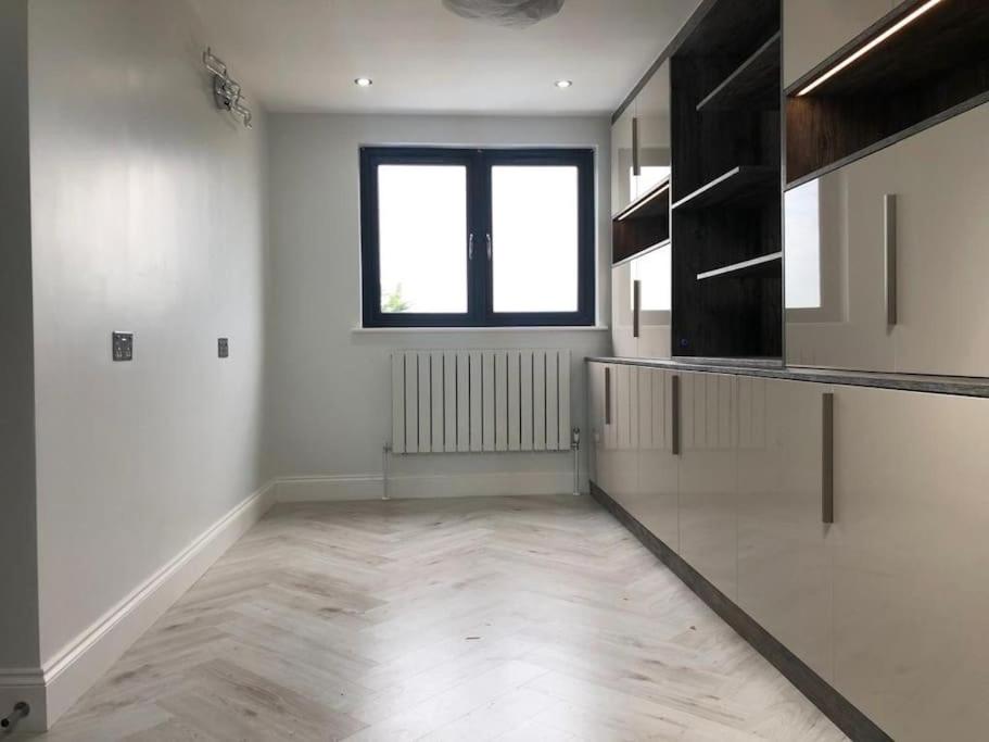 Modern Family Home in Greater London view 4
