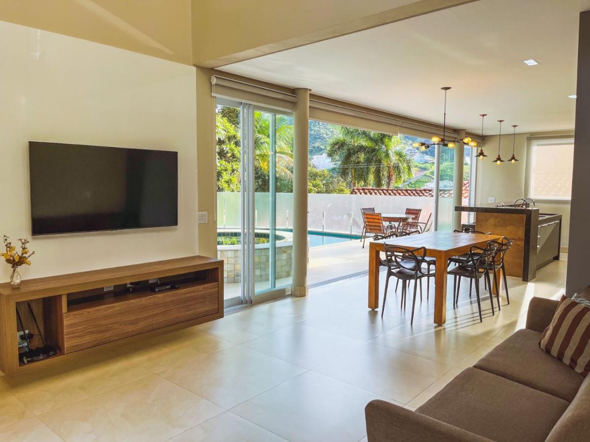 Casa Escarpas do Lago, 4 suítes e ar-condicionado
