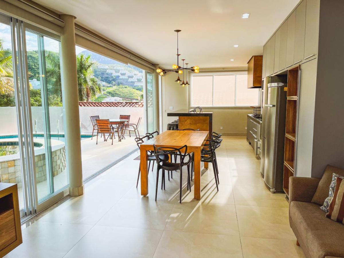 Casa Escarpas do Lago, 4 suítes e ar-condicionado