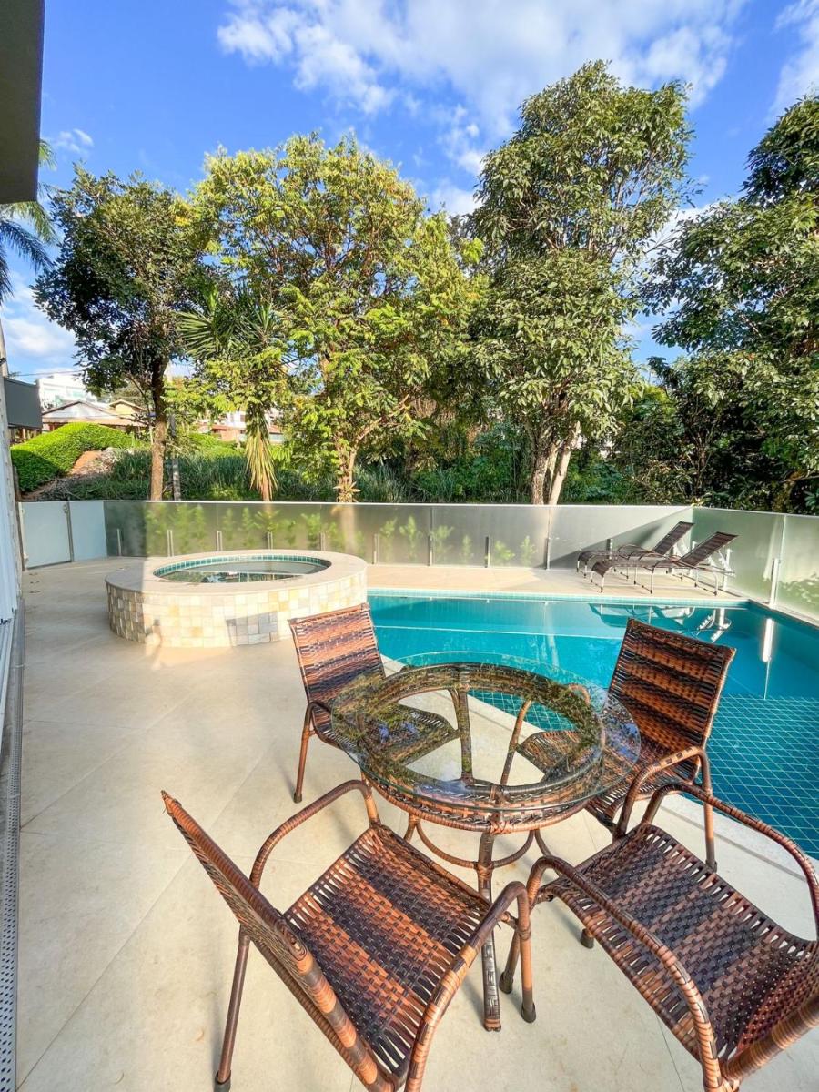 Casa Escarpas do Lago, 4 suítes e ar-condicionado