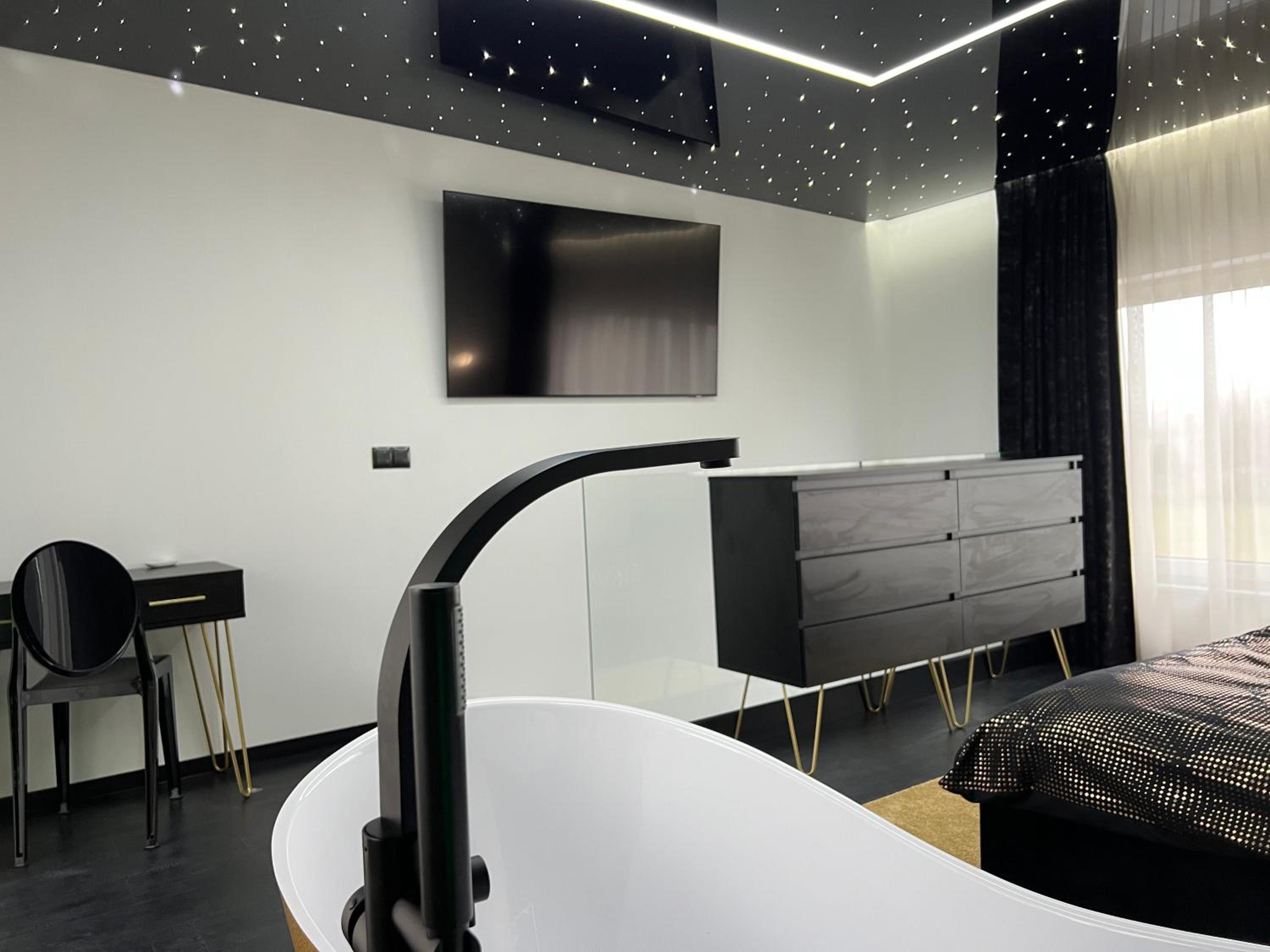 Apartament PREMIUM ze złotą wanną w sypialni widok na morze dyskretny taras z łóżkiem - Bałtyckie Sarbinowo 18