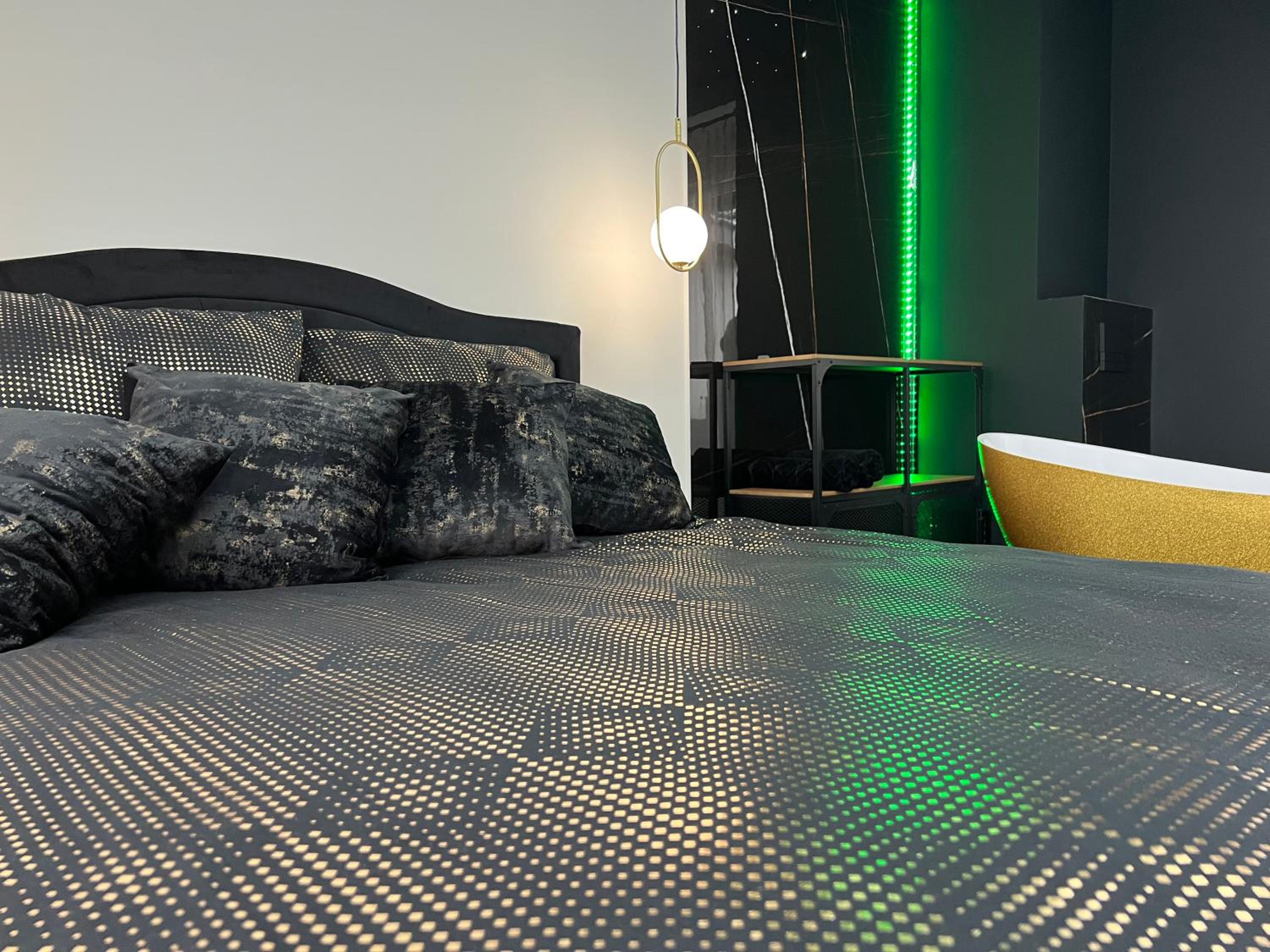 Apartament PREMIUM ze złotą wanną w sypialni widok na morze dyskretny taras z łóżkiem - Bałtyckie Sarbinowo 18