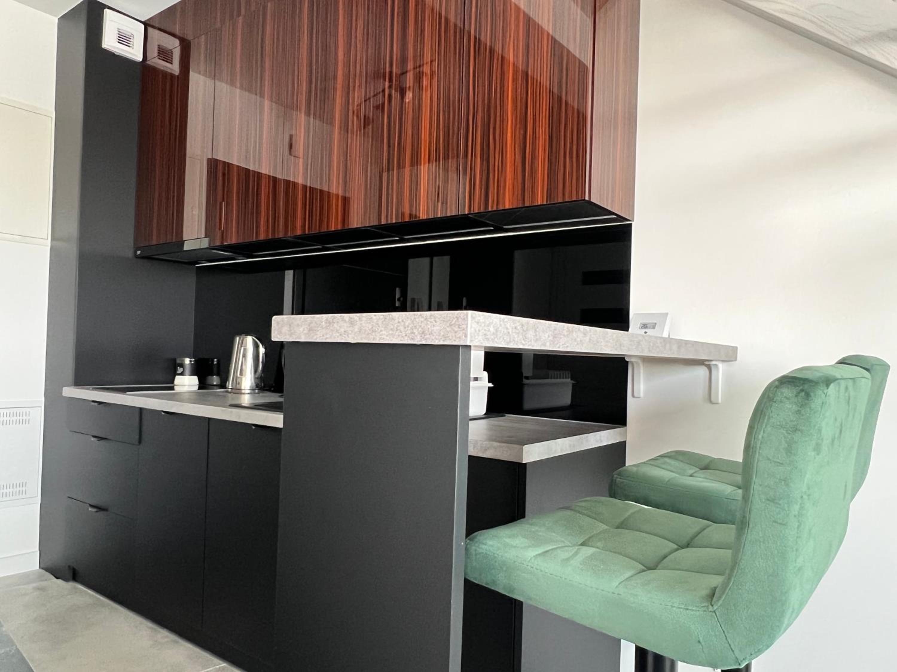 Apartament PREMIUM ze złotą wanną w sypialni widok na morze dyskretny taras z łóżkiem - Bałtyckie Sarbinowo 18
