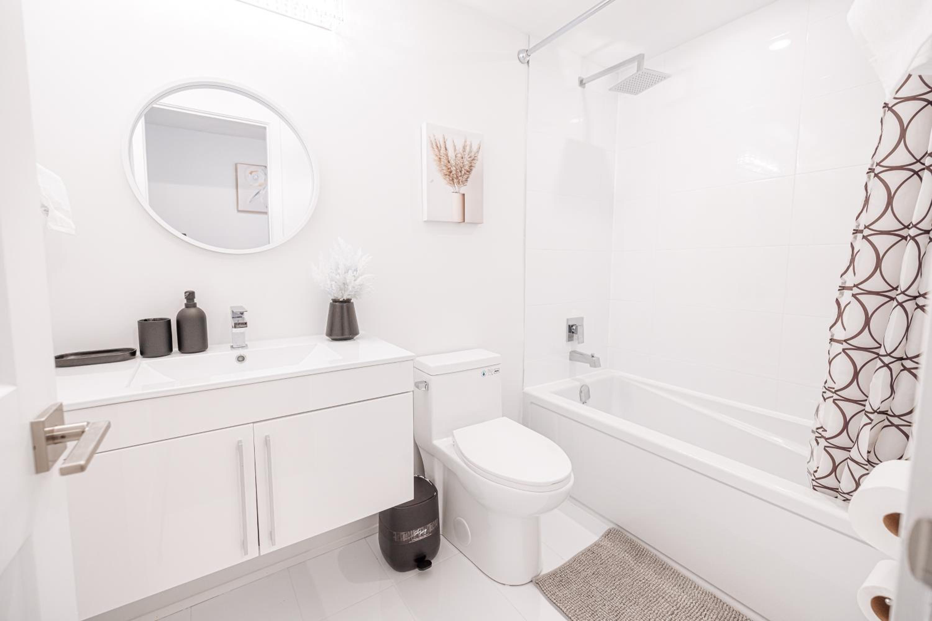 Luxury & Comfy Apartment, Mins Drive To All Niagara Falls Attraction