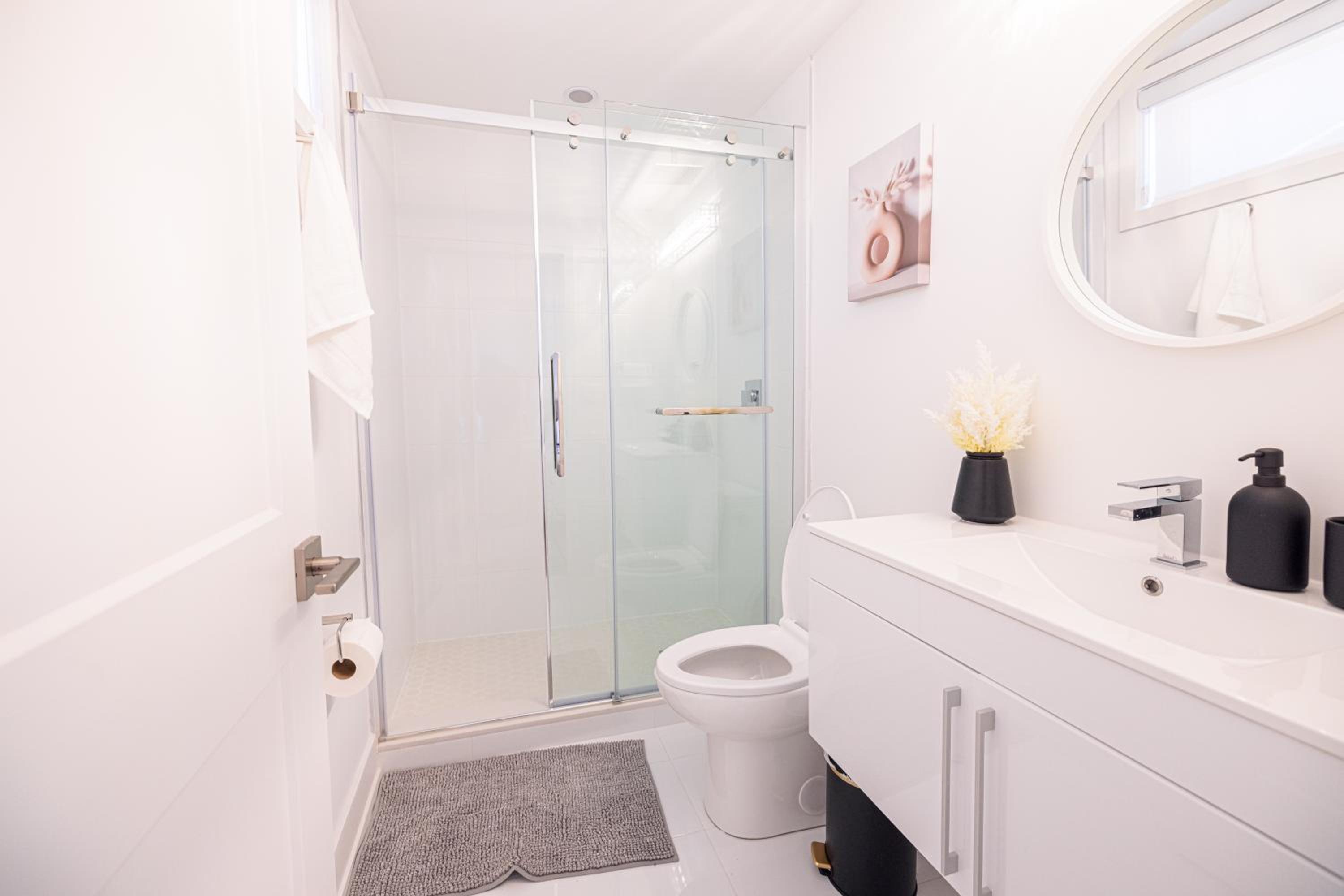 Luxury & Comfy Apartment, Mins Drive To All Niagara Falls Attraction