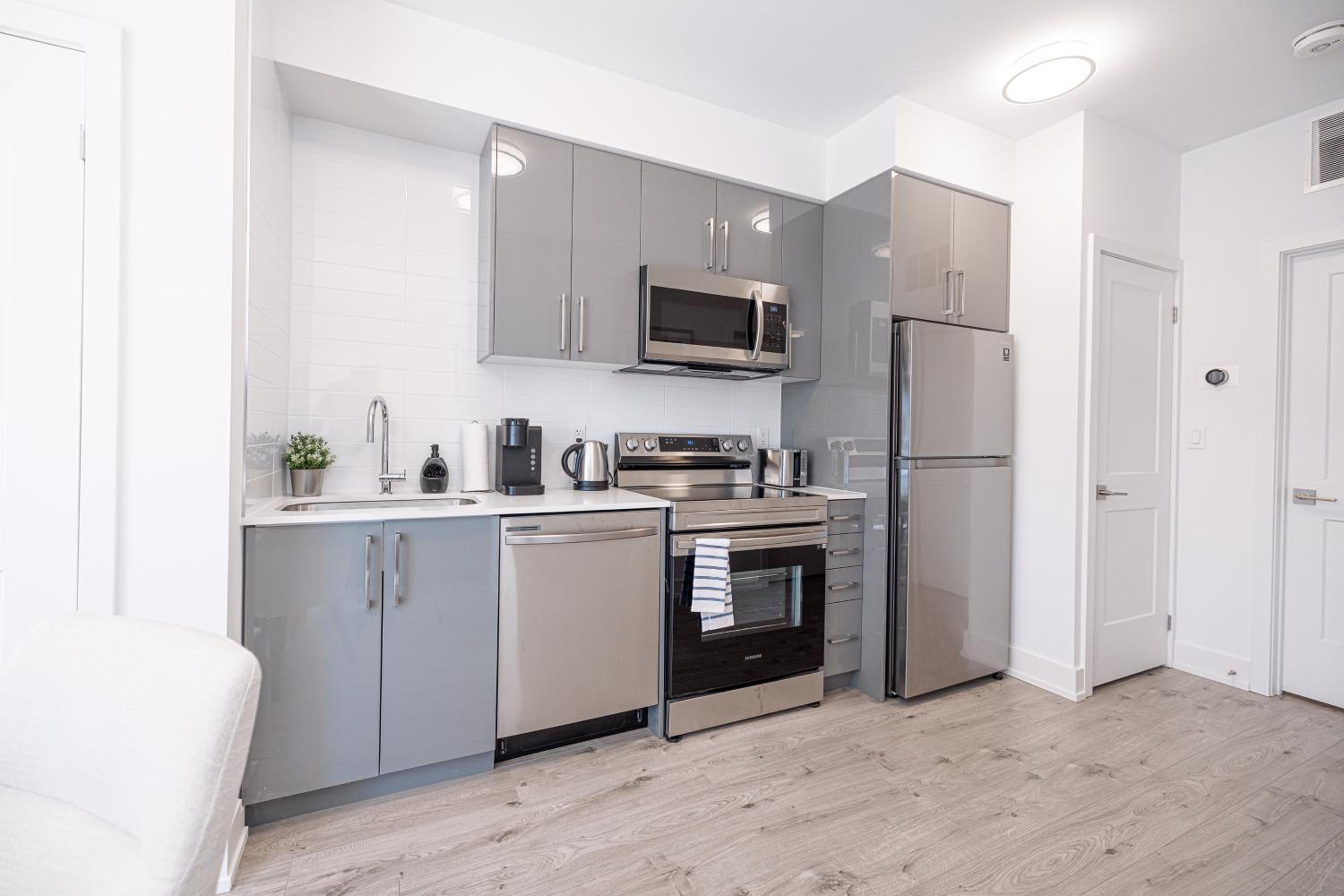 Luxury & Comfy Apartment, Mins Drive To All Niagara Falls Attraction