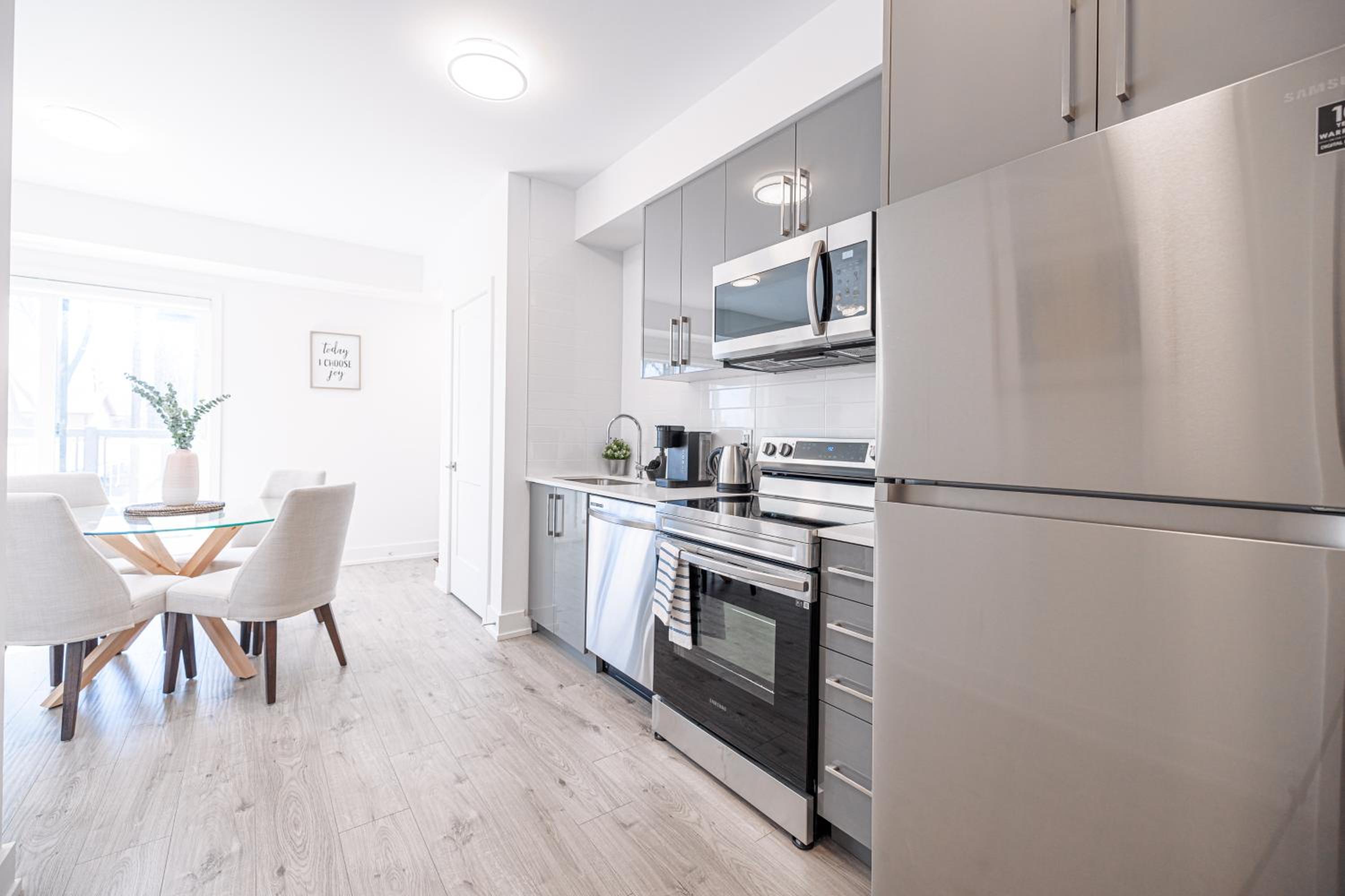 Luxury & Comfy Apartment, Mins Drive To All Niagara Falls Attraction