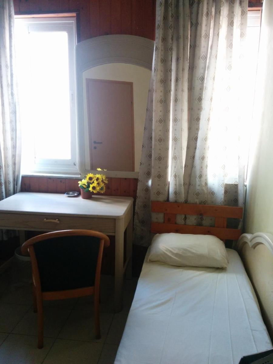 Momo's Hostel