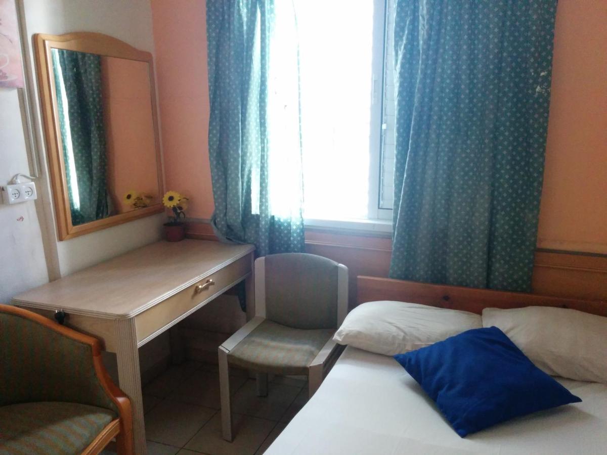 Momo's Hostel