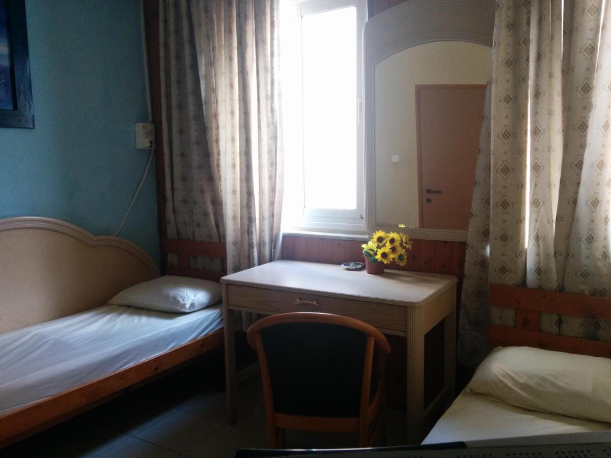 Momo's Hostel