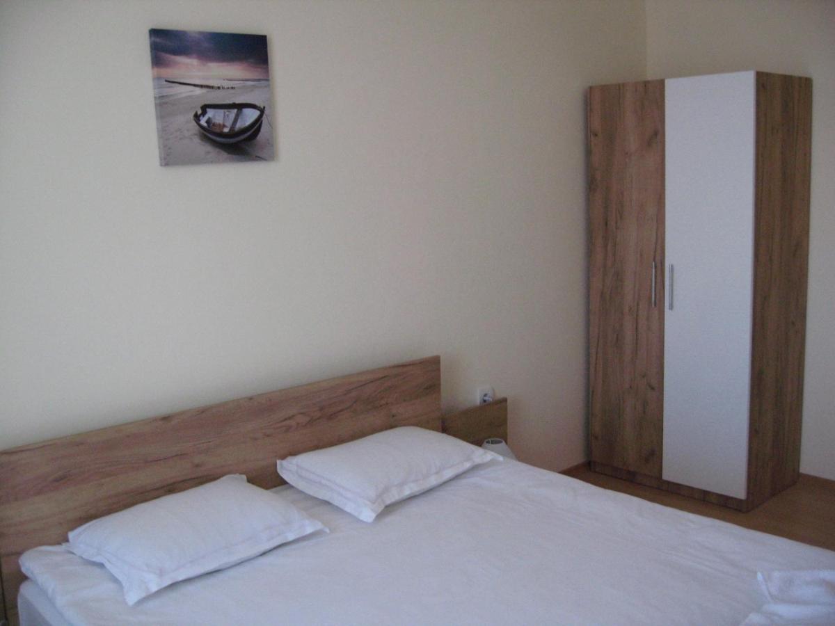 King Apartments in Chateau Aheloy view 2
