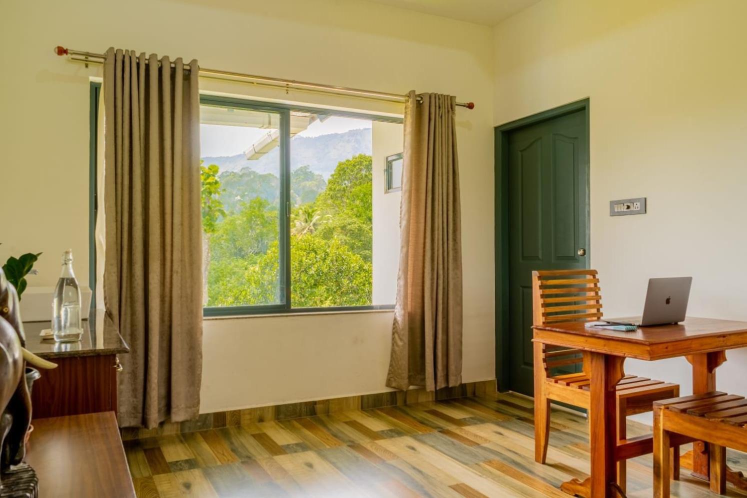 Mannoor Farms Mountain View Stays, Munnar view 2