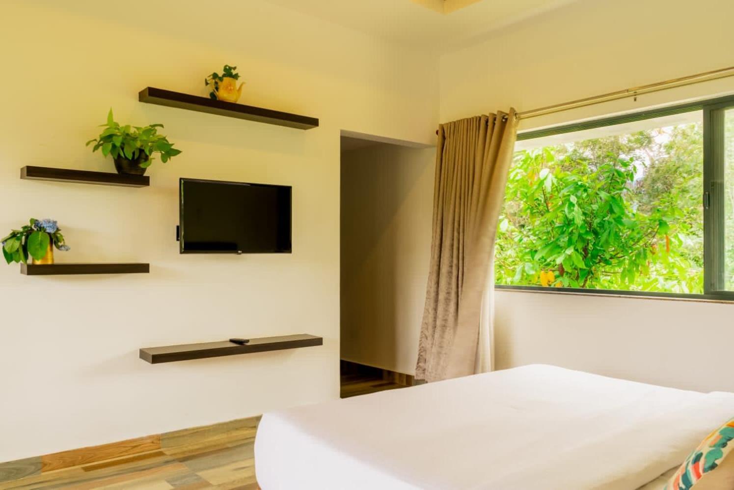 Mannoor Farms Mountain View Stays, Munnar view 3