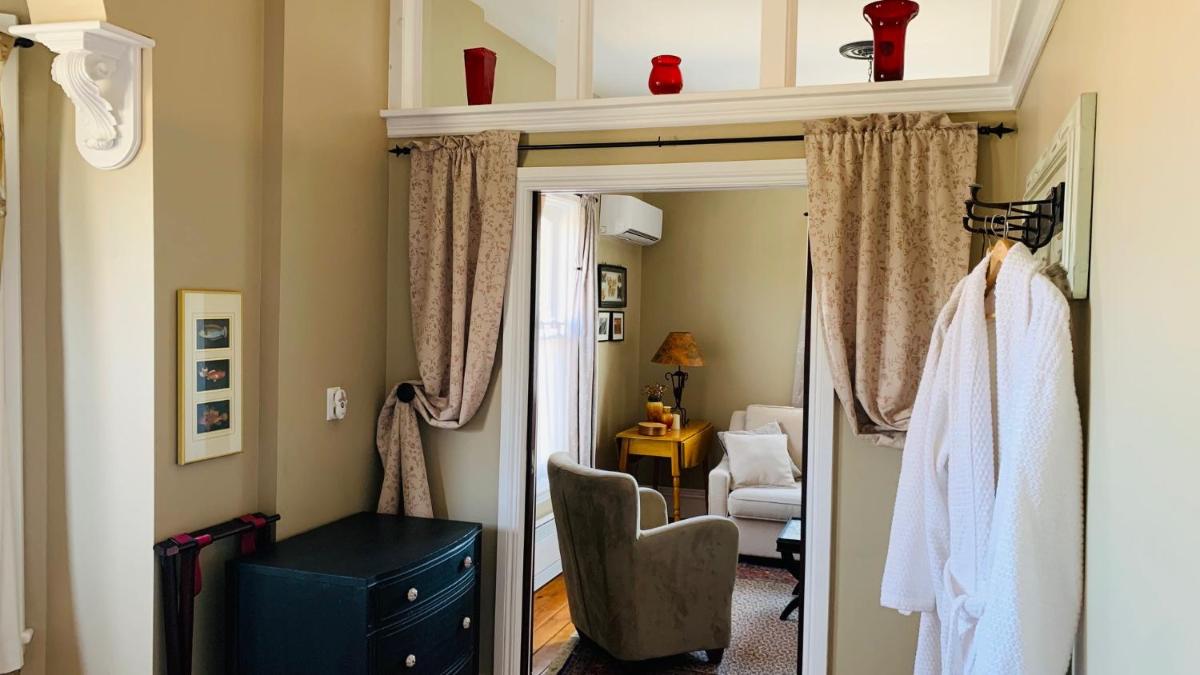 The 1885 Suites
