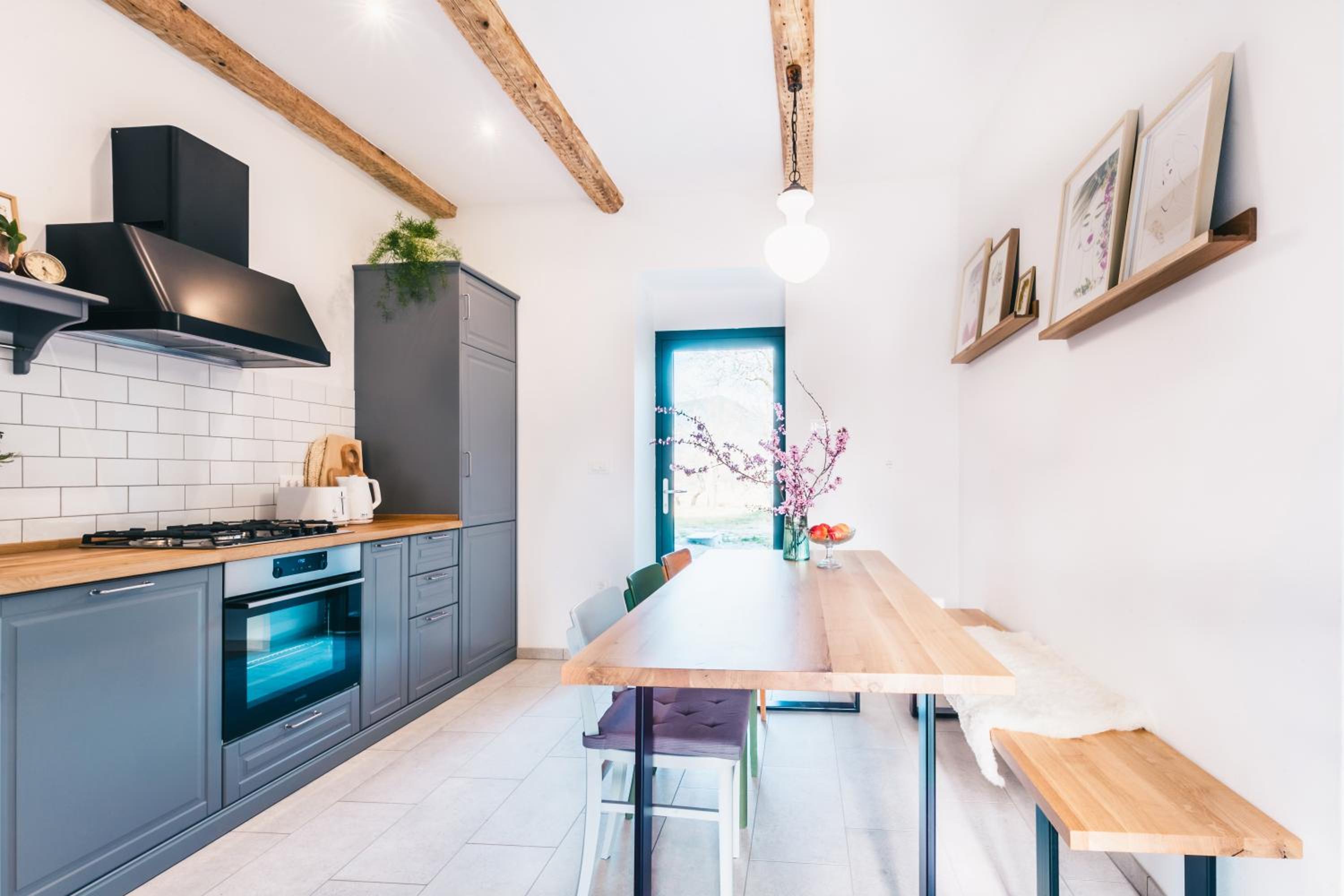 BELAKAPA Authentic house with garden and free parking view 4