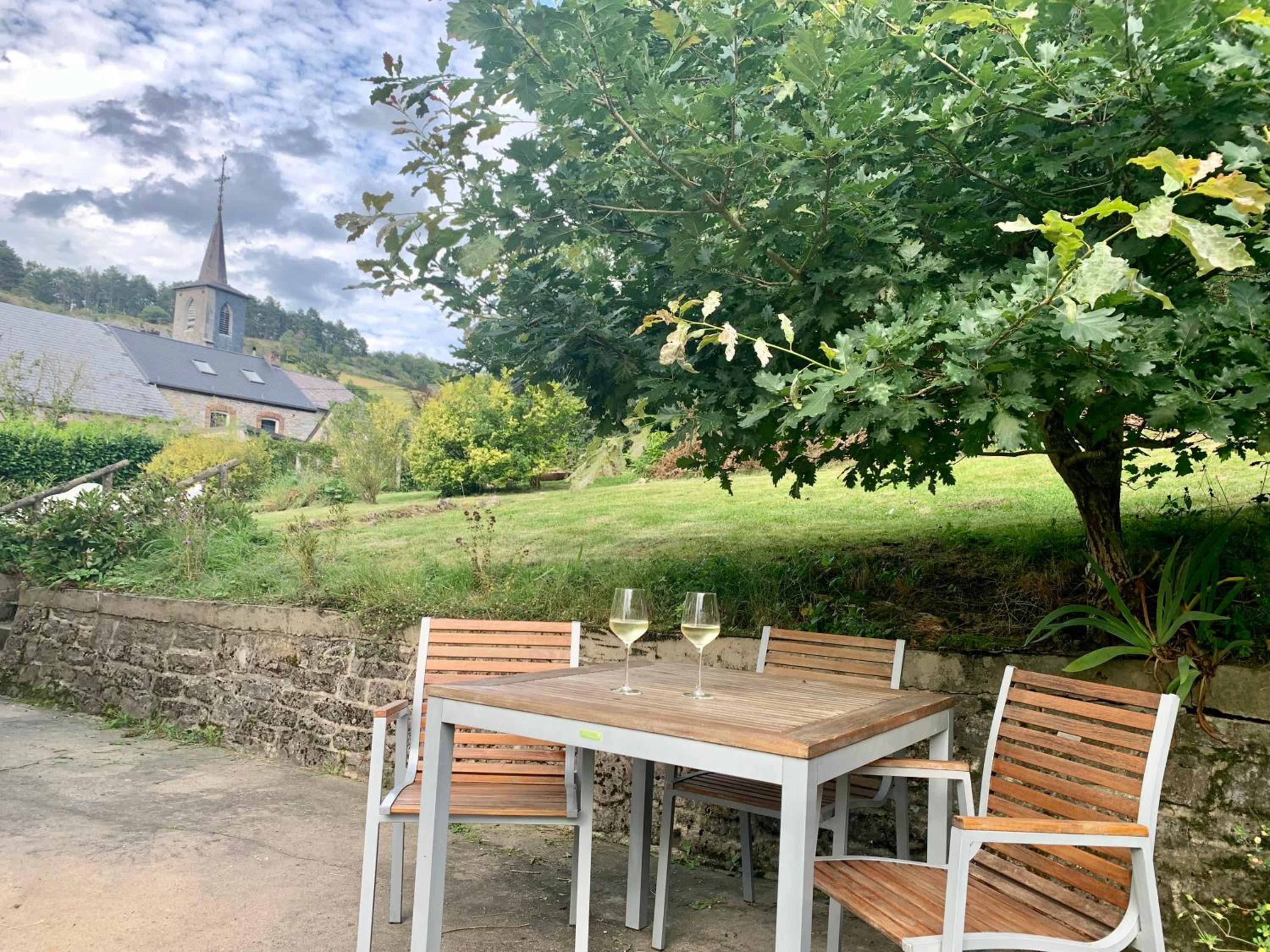 Gezellige villa met houtkachel, sauna en zonnige tuin
