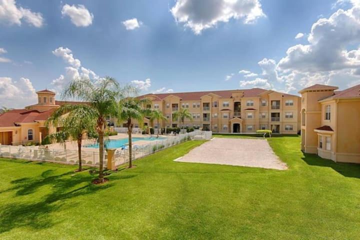 Revived Condo with Pool and 20 minutes from parks view 5