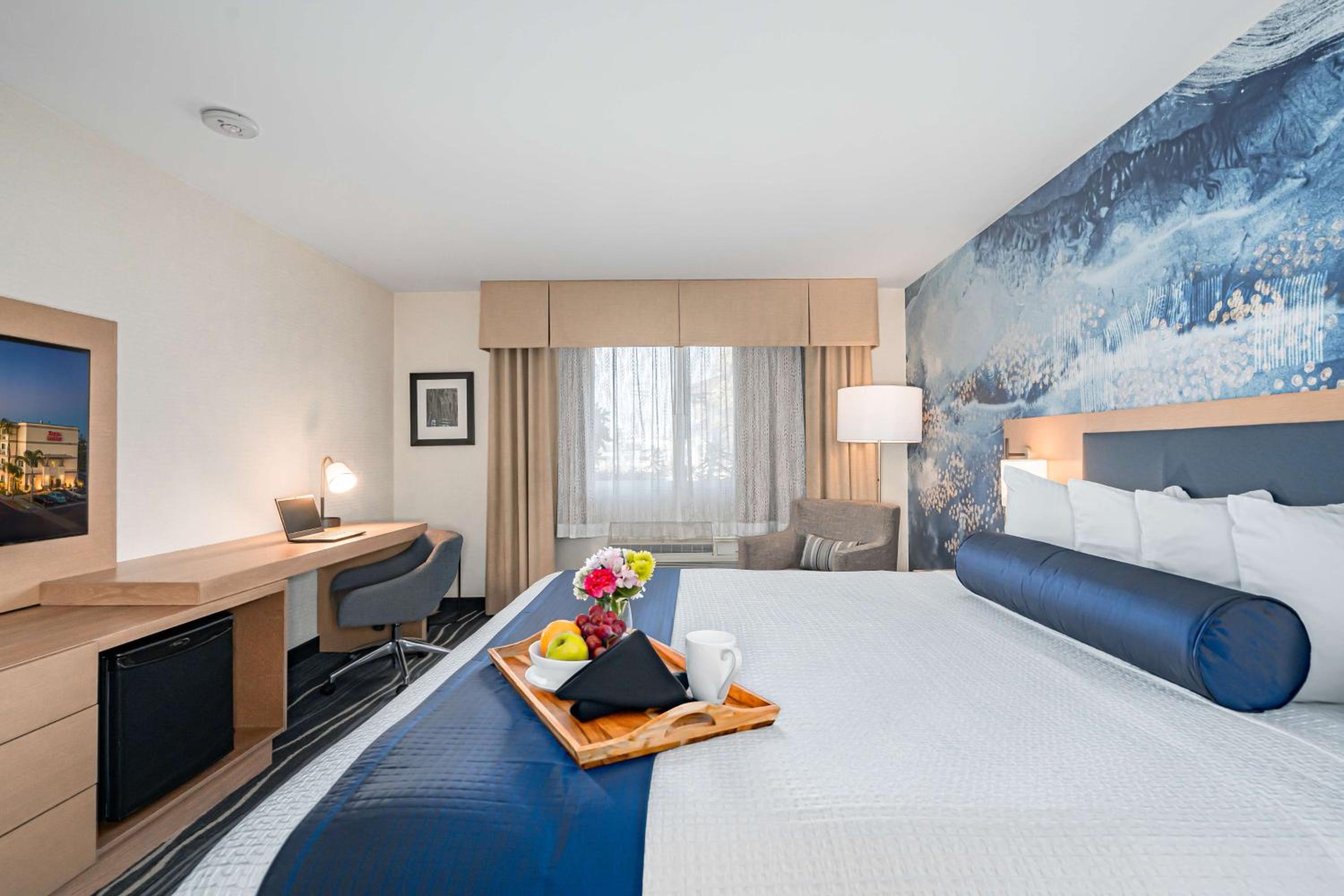 Best Western Plus Marina Gateway Hotel - Property Image 11