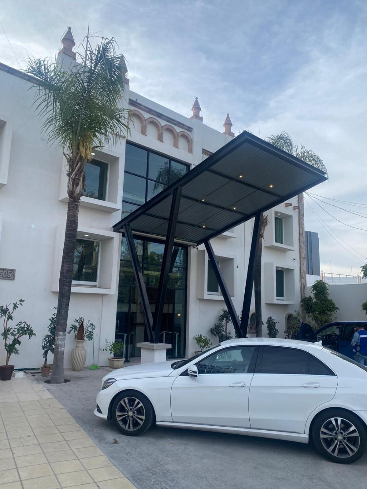 Hotel Gya Express - Image 1