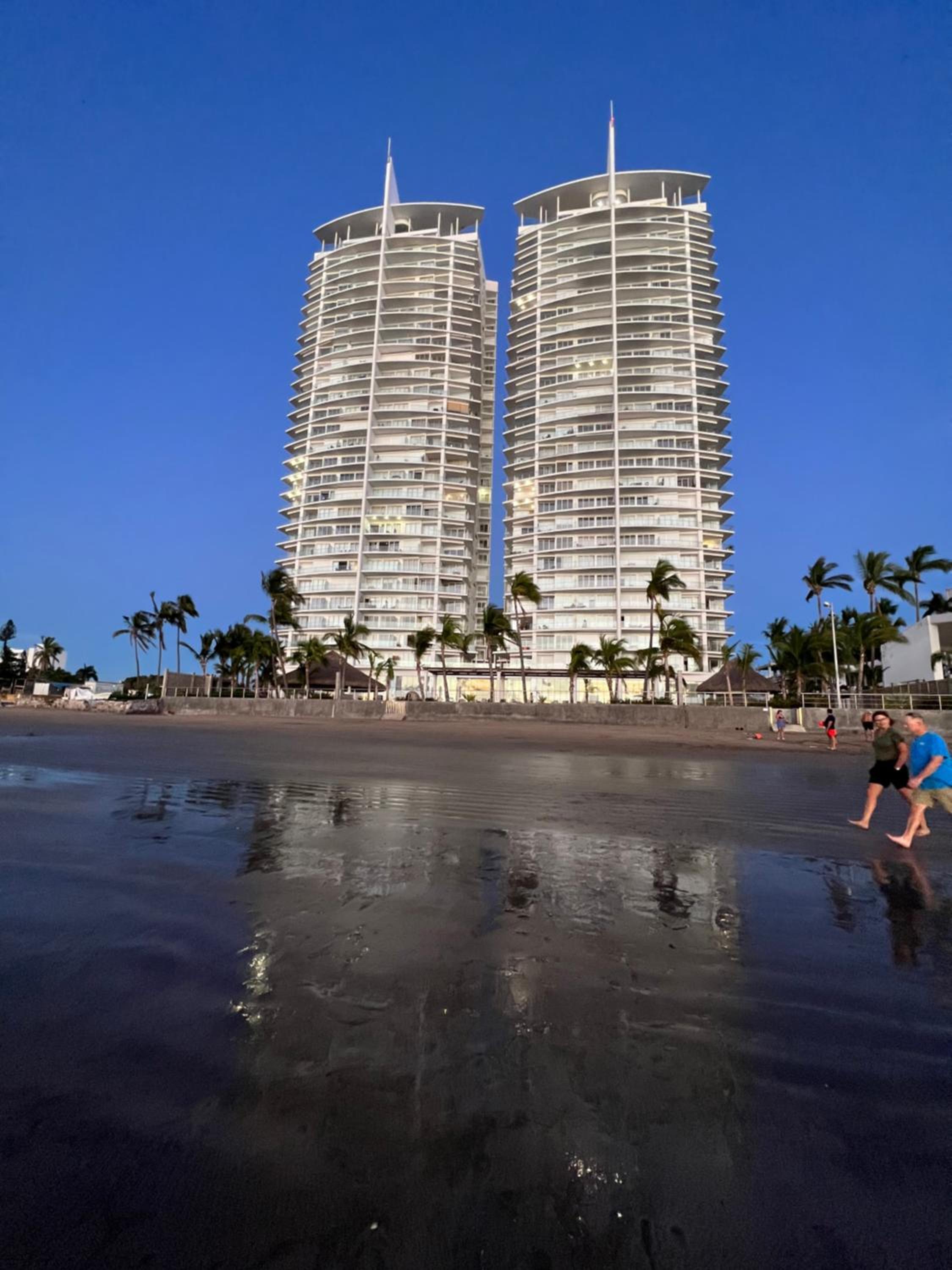 Hotel Increible depa de lujo con vista al mar en zona dorada(con factura) - Image 1