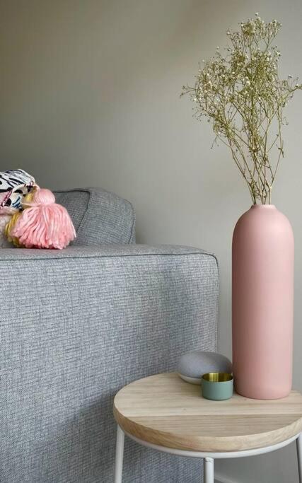 The Pas.Coe - A Stylish 1 bedroom unit with free parking.