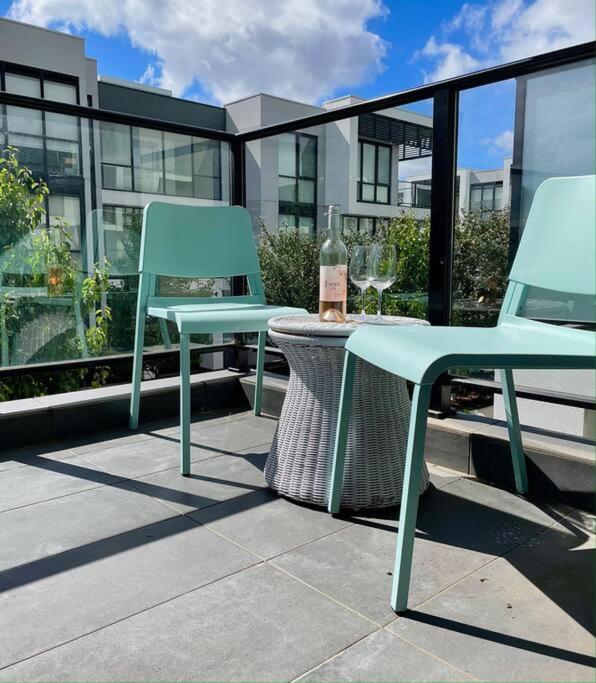 The Pas.Coe - A Stylish 1 bedroom unit with free parking.
