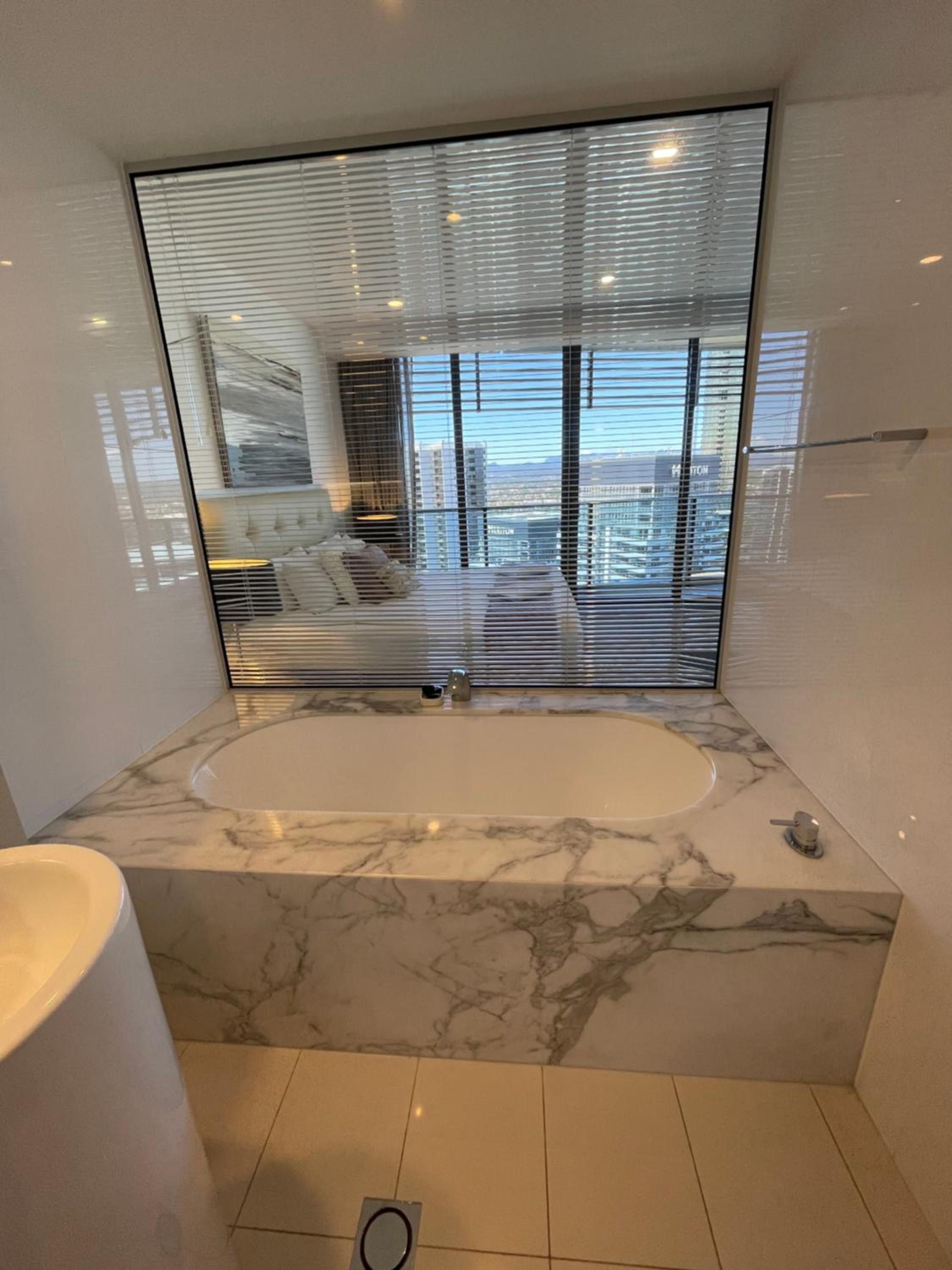 4 Bedroom Huge Sub Penthouse Oracle Level 31 Magnif VIEWS 260m2 Family Skyhome Sleeps 8 Adults and 2 Children, Sofa Bed Portacot, High Chair Central to Eve